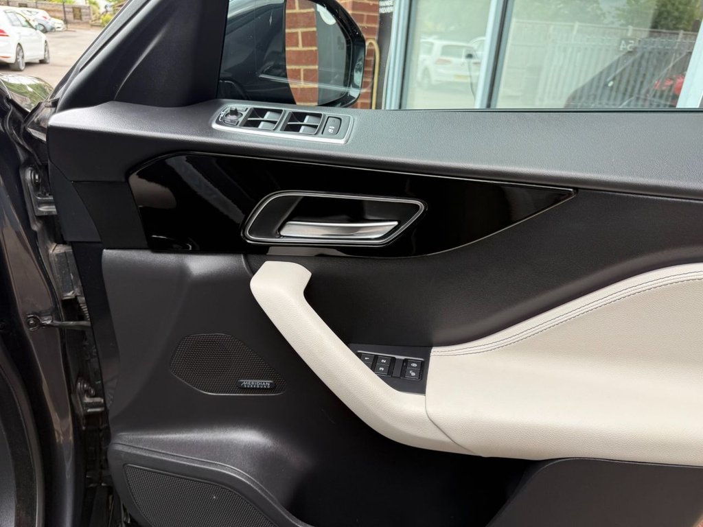 Used Jaguar F-Pace 2019 for sale - 76698329: Photo 32