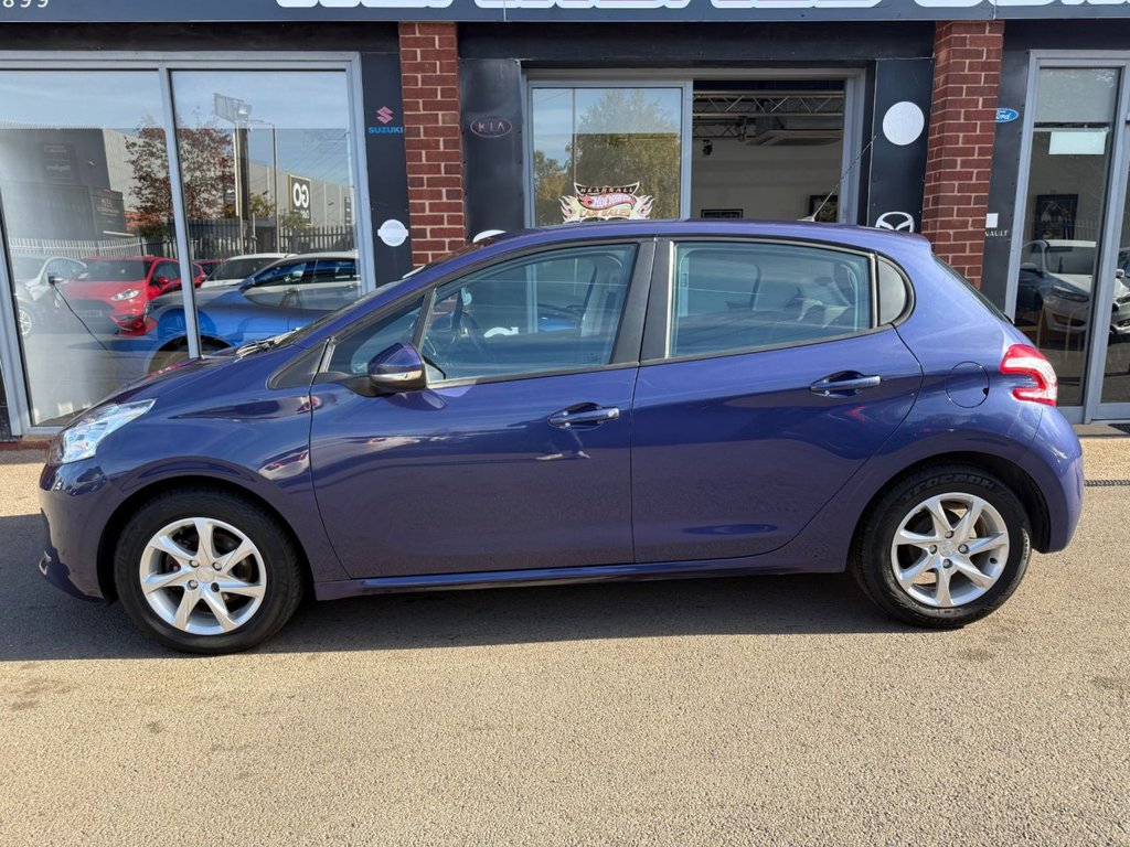 Used Peugeot 208 2013 for sale - 76068711: Photo 11