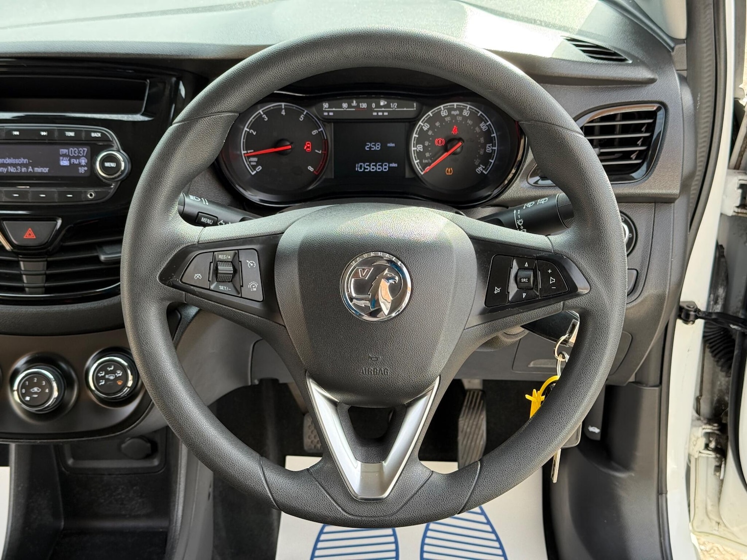 Used Vauxhall Viva 2015 for sale - 76292860: Photo 17