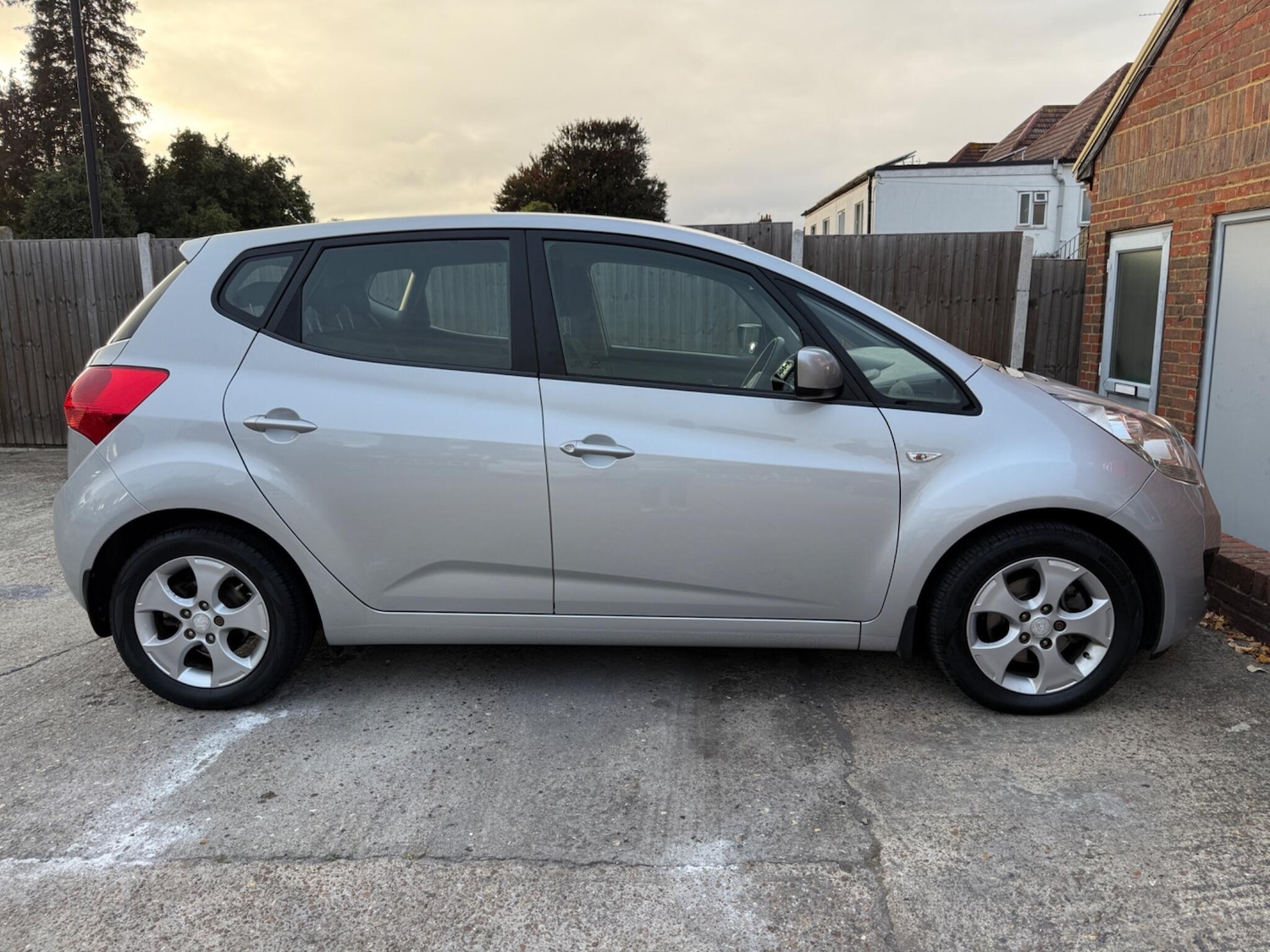 Used Kia Venga 2010 for sale - 76273693: Photo 11