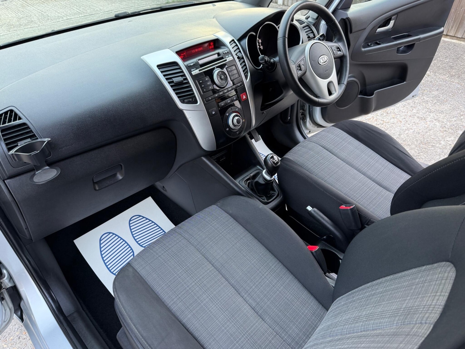 Used Kia Venga 2010 for sale - 76273693: Photo 13