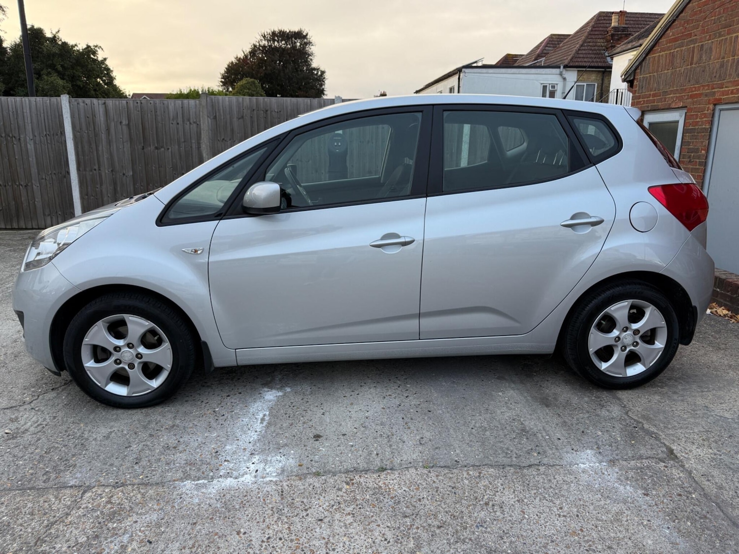 Used Kia Venga 2010 for sale - 76273693: Photo 7