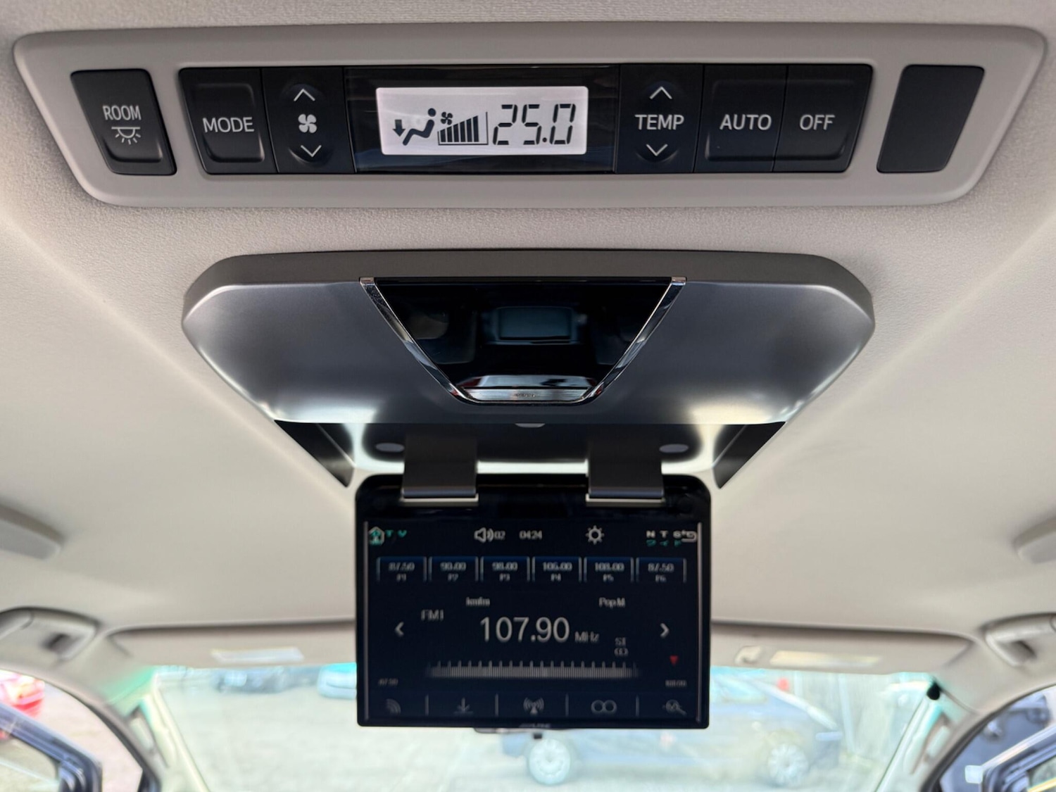 Used Toyota Alphard 2025 for sale - 76750900: Photo 24