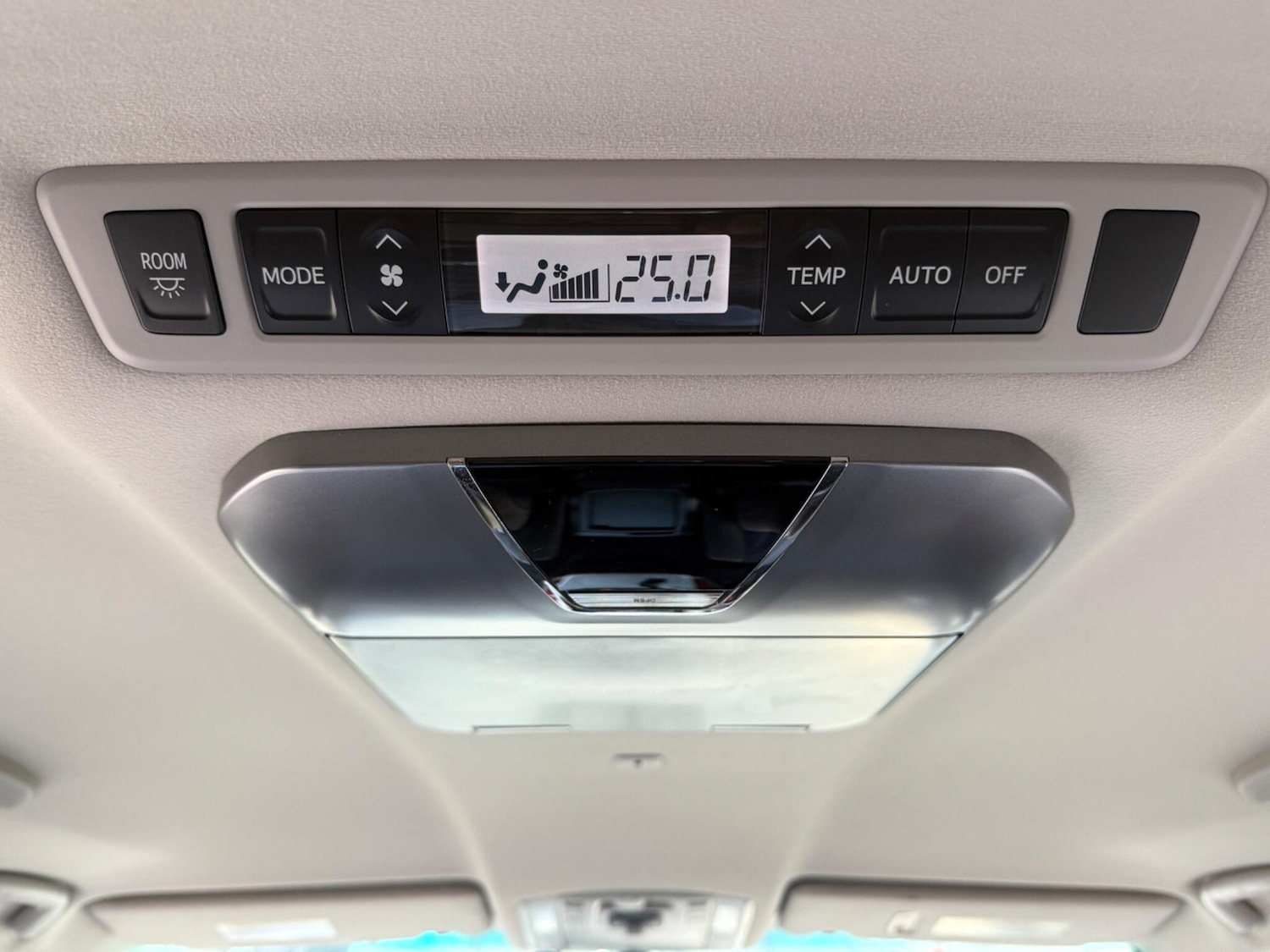 Used Toyota Alphard 2025 for sale - 76750900: Photo 25