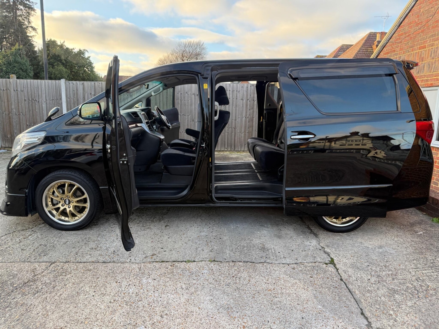 Used Toyota Alphard 2025 for sale - 76750900: Photo 28