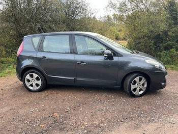 2010 (60) - 1.5 dCi Dynamique MPV 5dr Diesel Manual (135 g/km, 105 bhp)