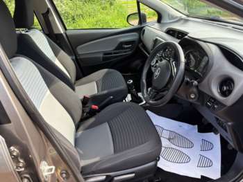 Used Toyota Yaris 2017 for sale - 74638975: Photo