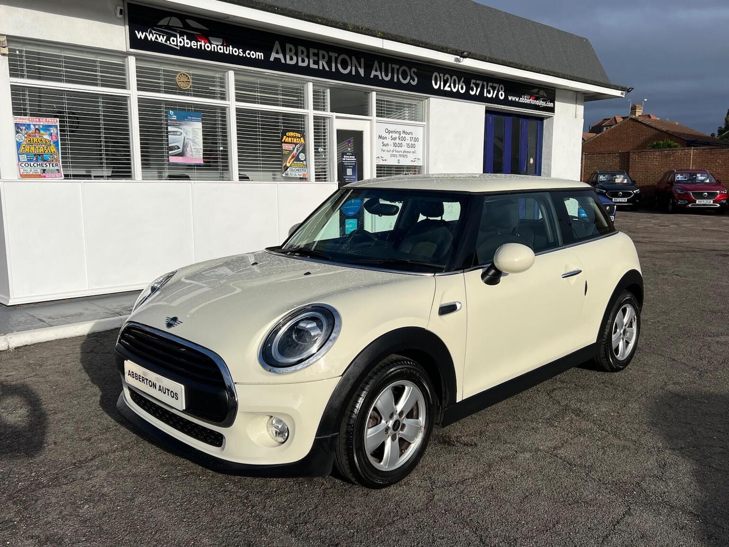 Used MINI Hatch 2019 for sale - 76376880: Photo 1