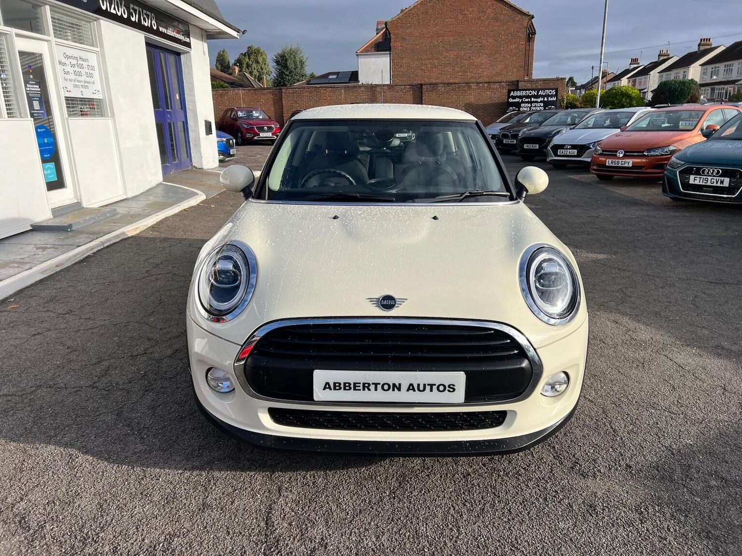Used MINI Hatch 2019 for sale - 76376880: Photo 2