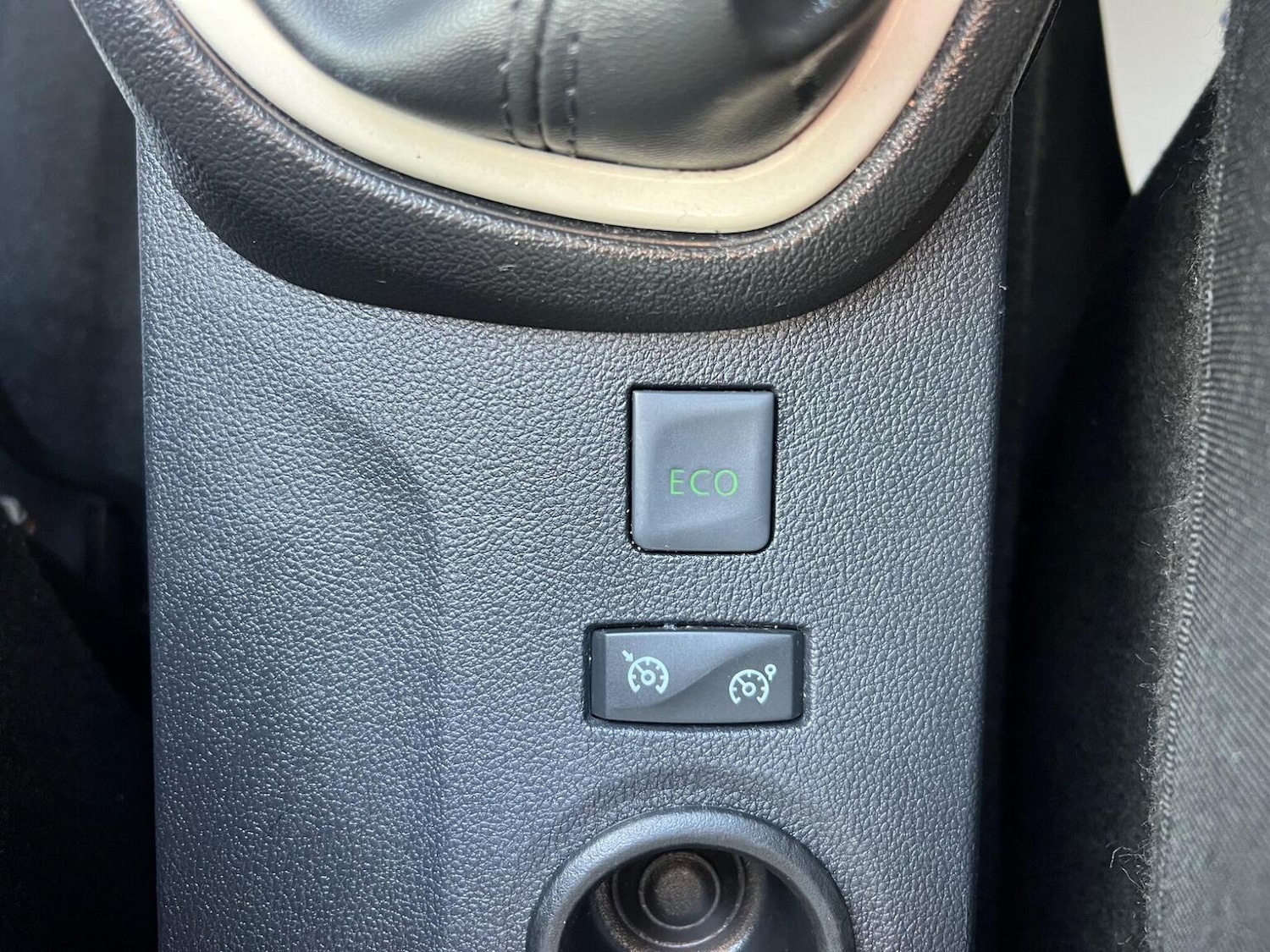 Used Renault Captur 2018 for sale - 76837050: Photo 10