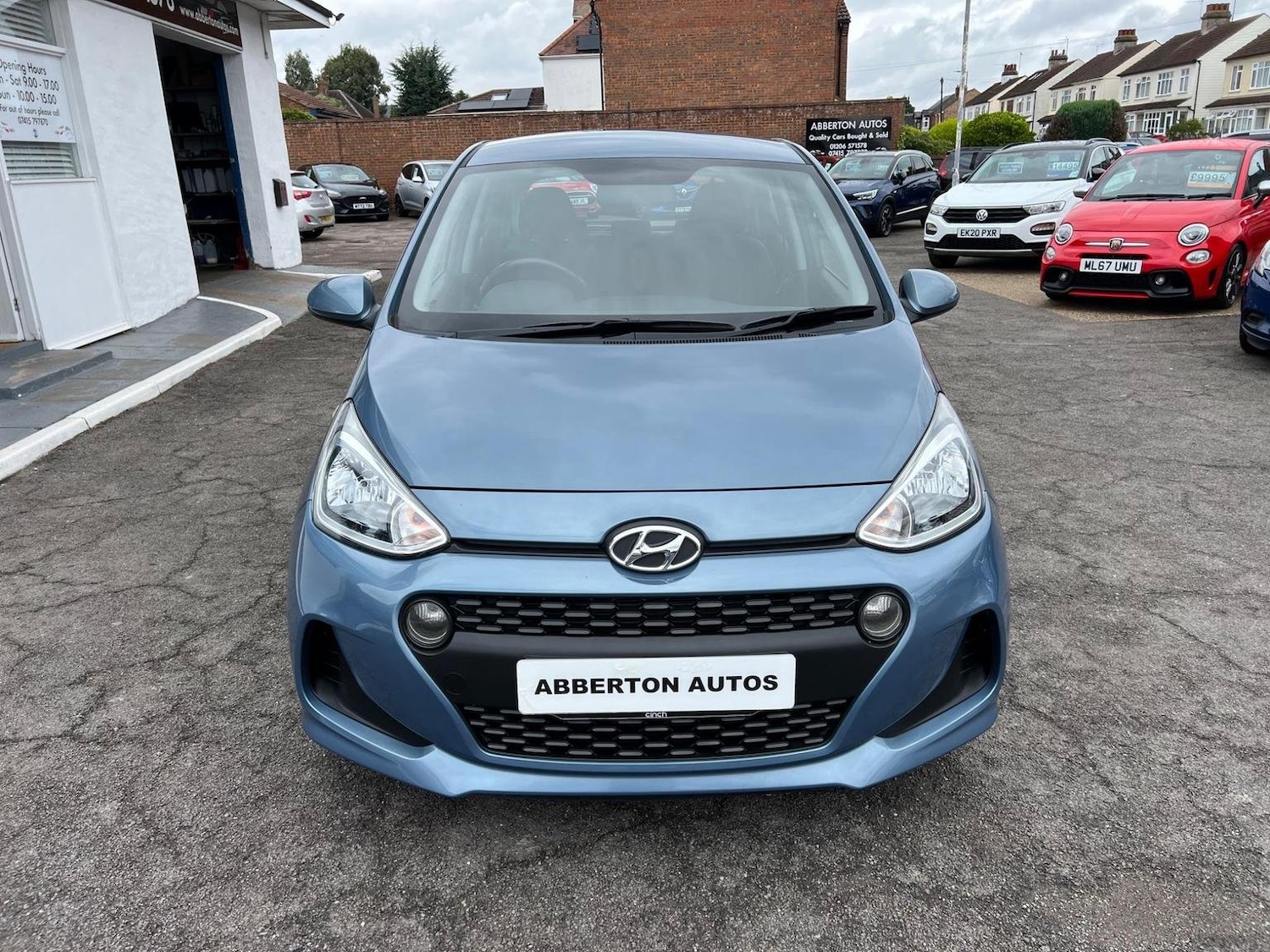 Used Hyundai i10 2018 for sale - 76769209: Photo 2