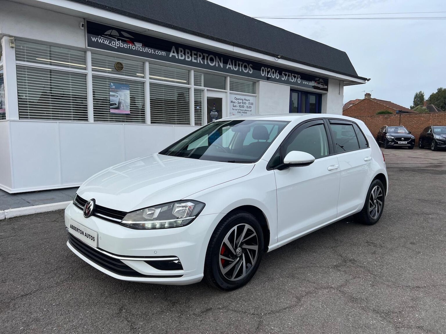 Used Volkswagen Golf 2019 for sale - 76497565: Photo 1