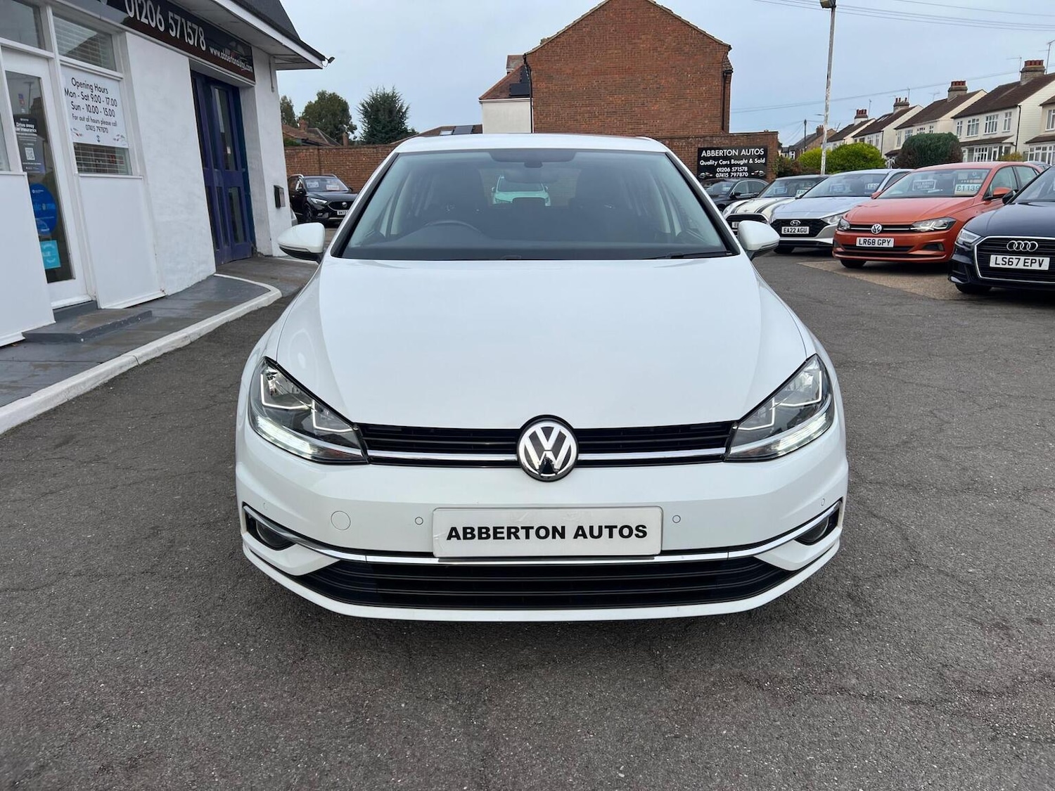 Used Volkswagen Golf 2019 for sale - 76497565: Photo 2