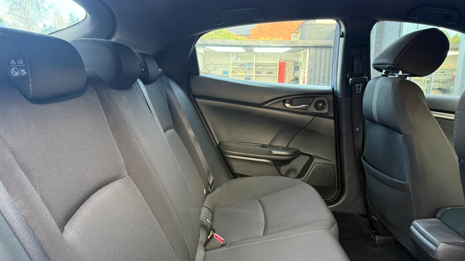 Used Honda Civic 2018 for sale - 76575177: Photo 30