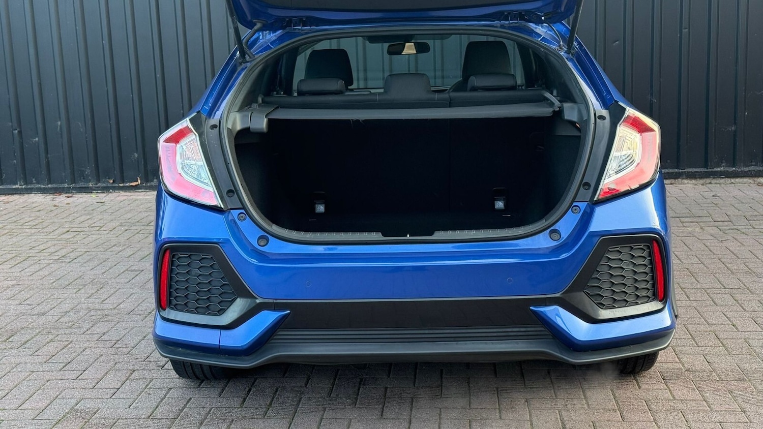 Used Honda Civic 2018 for sale - 76575177: Photo 8