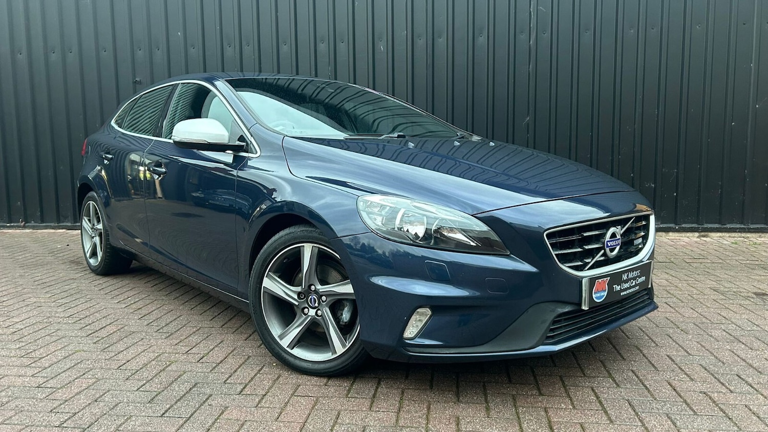 Used Volvo V40 2014 for sale - 76888693: Photo 2
