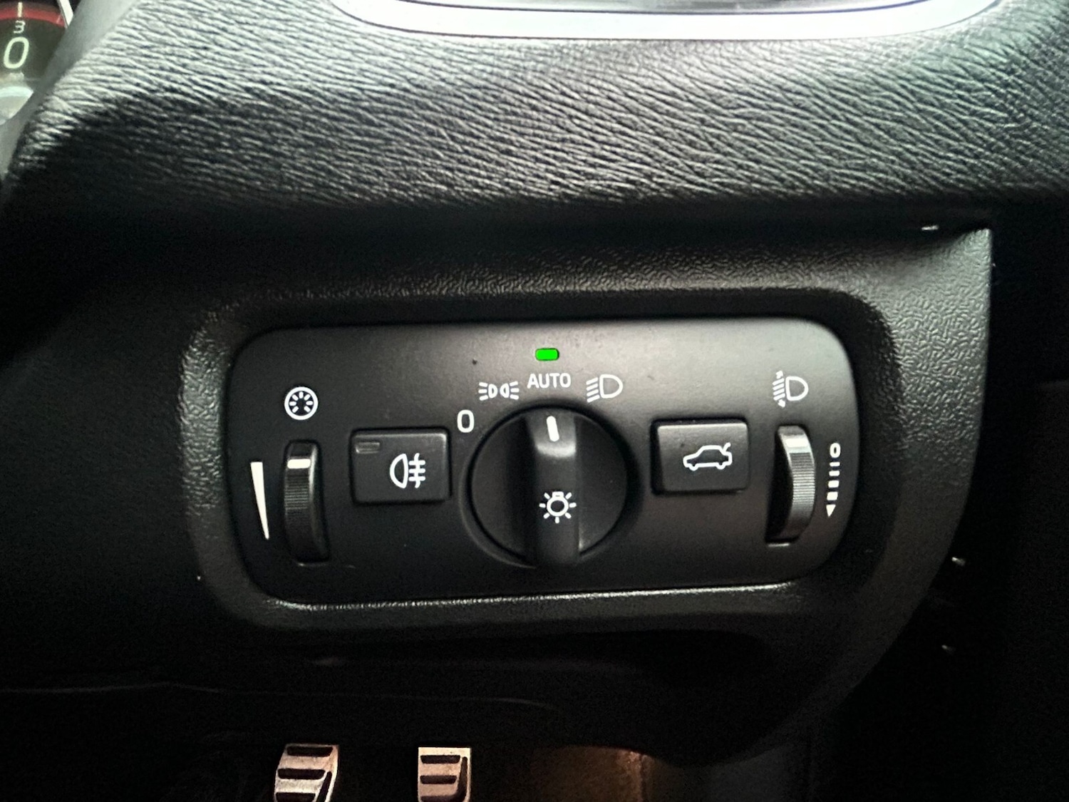 Used Volvo V40 2014 for sale - 76888693: Photo 22