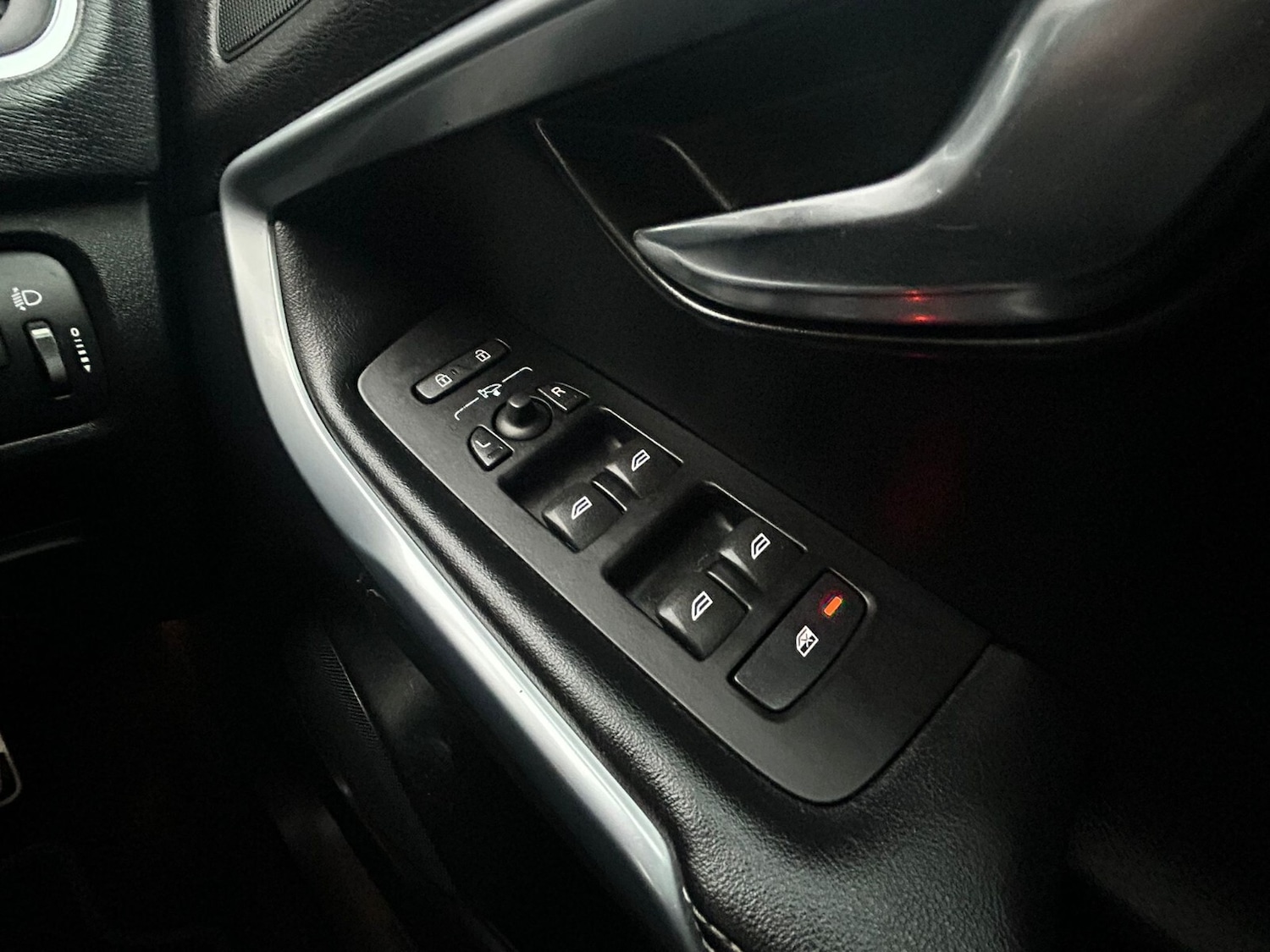 Used Volvo V40 2014 for sale - 76888693: Photo 25