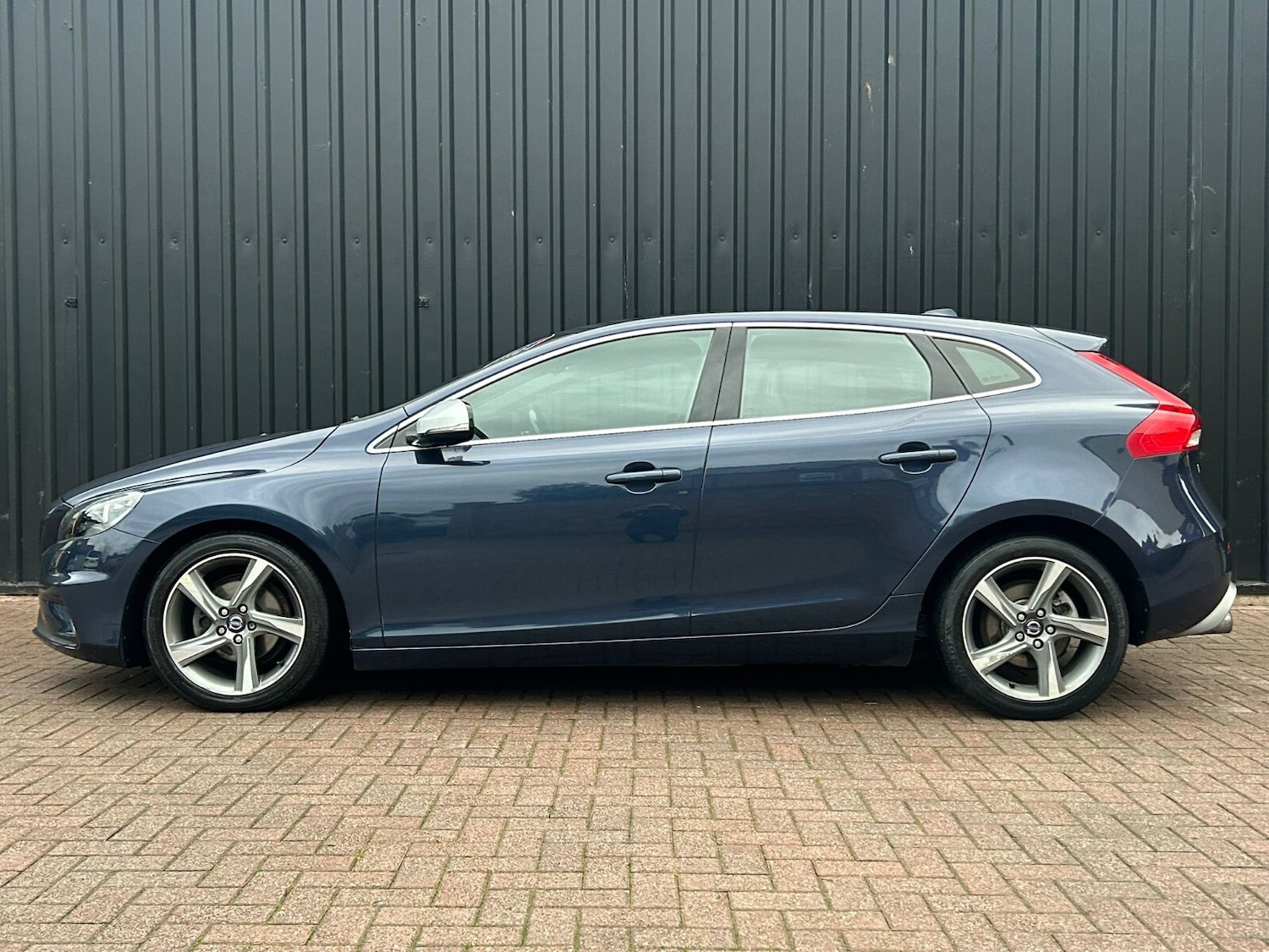Used Volvo V40 2014 for sale - 76888693: Photo 7