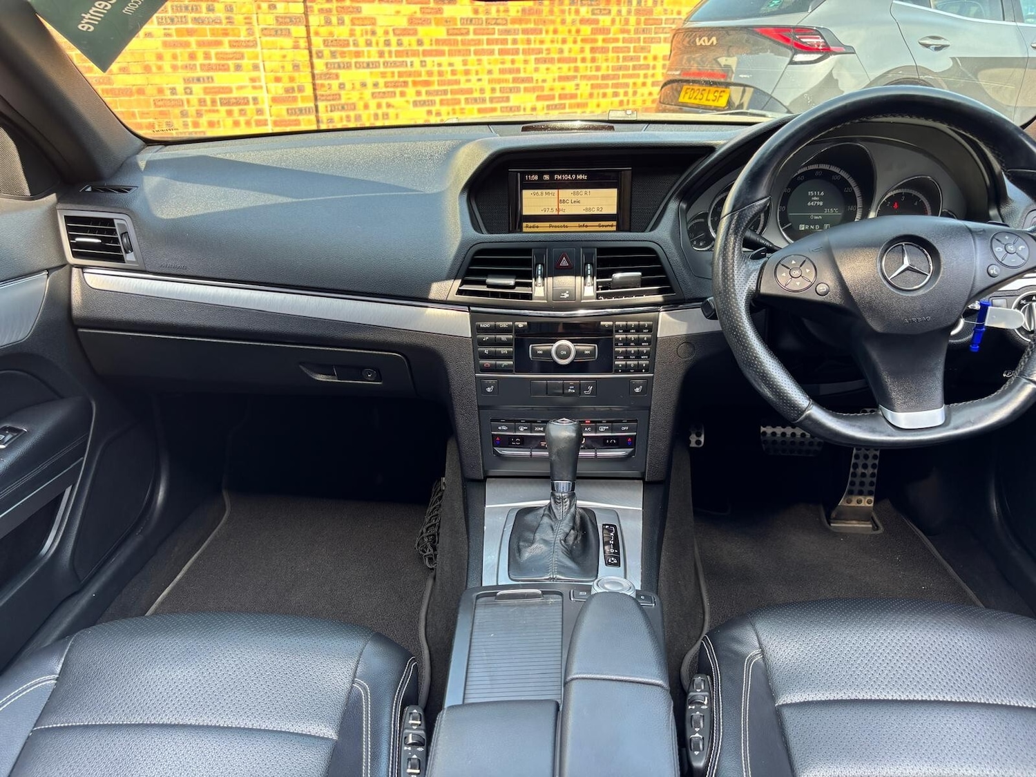 Used Mercedes-Benz E Class 2010 for sale - 76297289: Photo 19