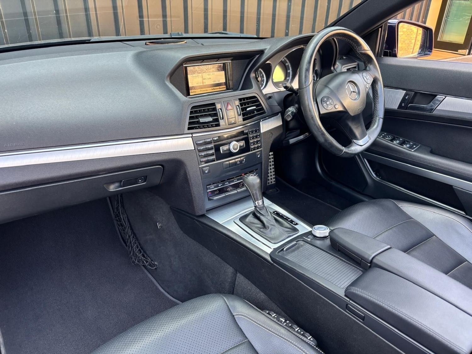 Used Mercedes-Benz E Class 2010 for sale - 76297289: Photo 24