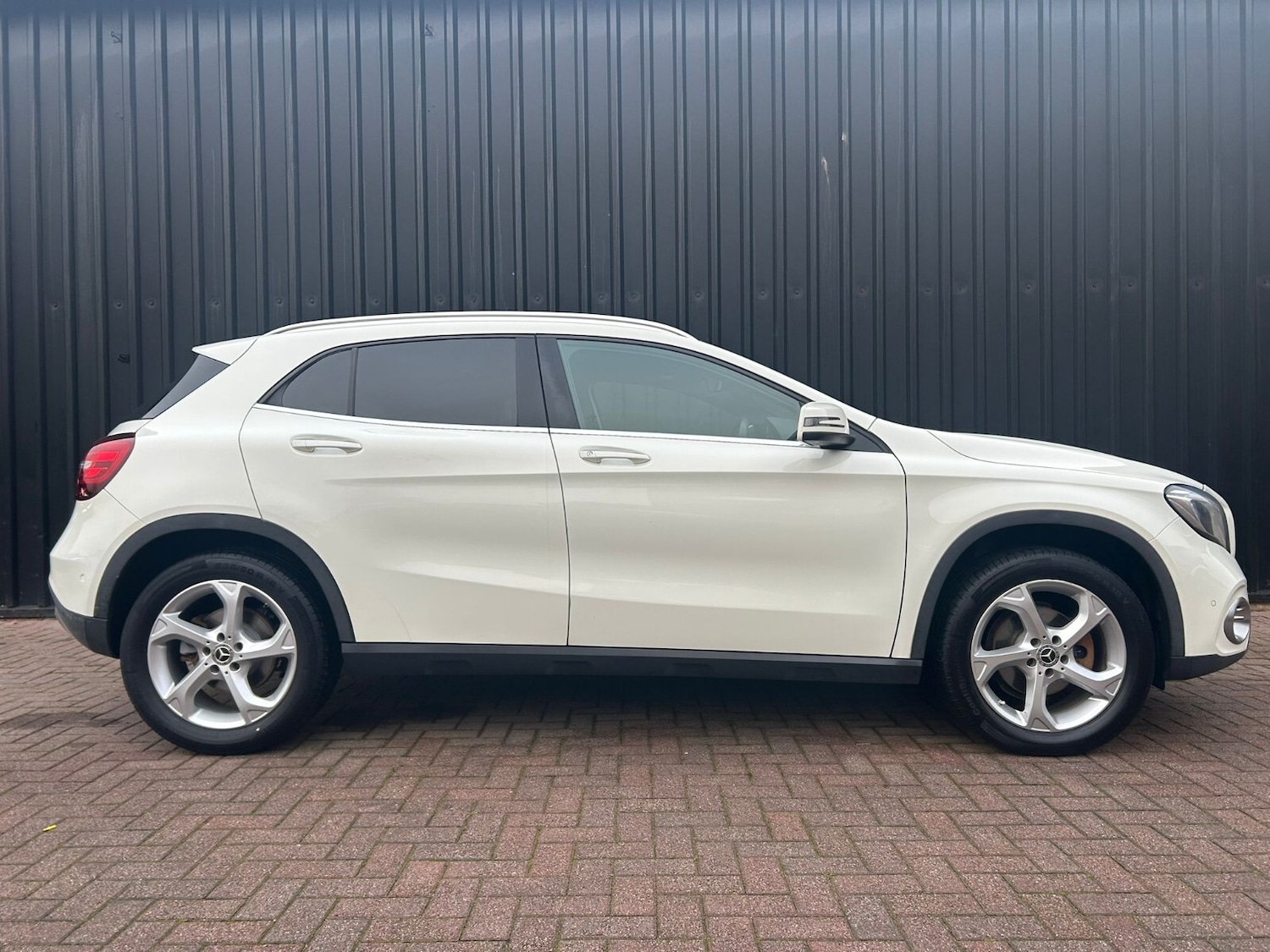 Used Mercedes-Benz GLA 2017 for sale - 77013011: Photo 3