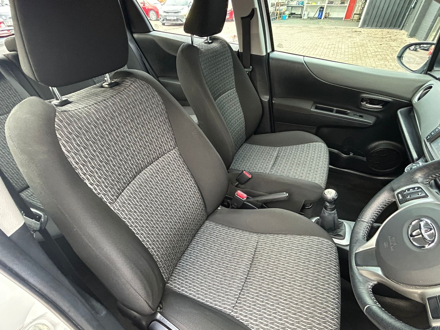 Used Toyota Yaris 2013 for sale - 76519463: Photo 24