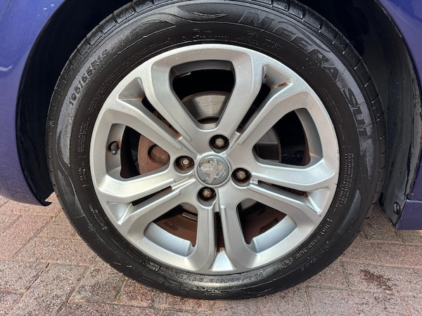 Used Peugeot 208 2013 for sale - 75636812: Photo 12