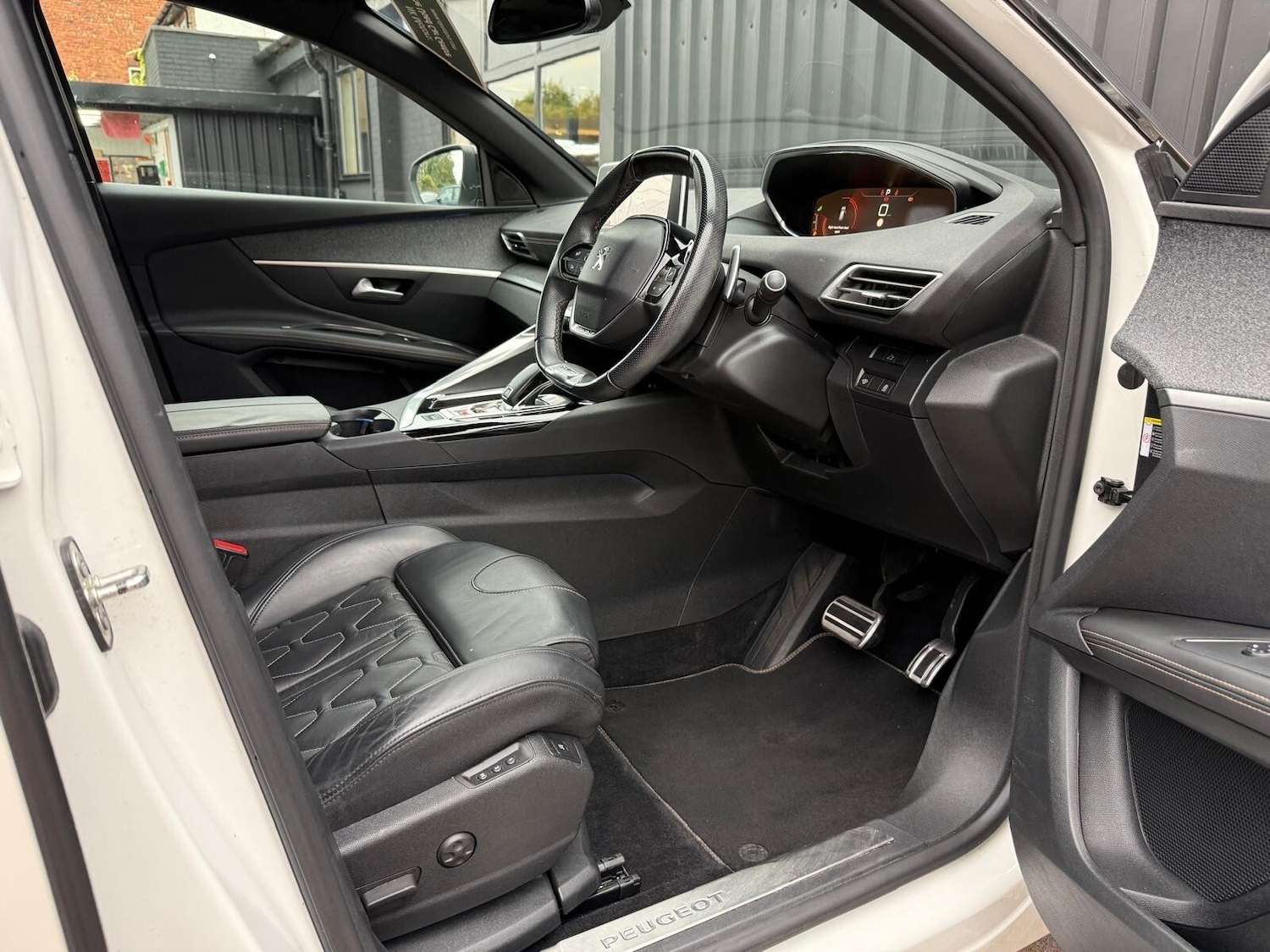 Used Peugeot 3008 2018 for sale - 76302384: Photo 18