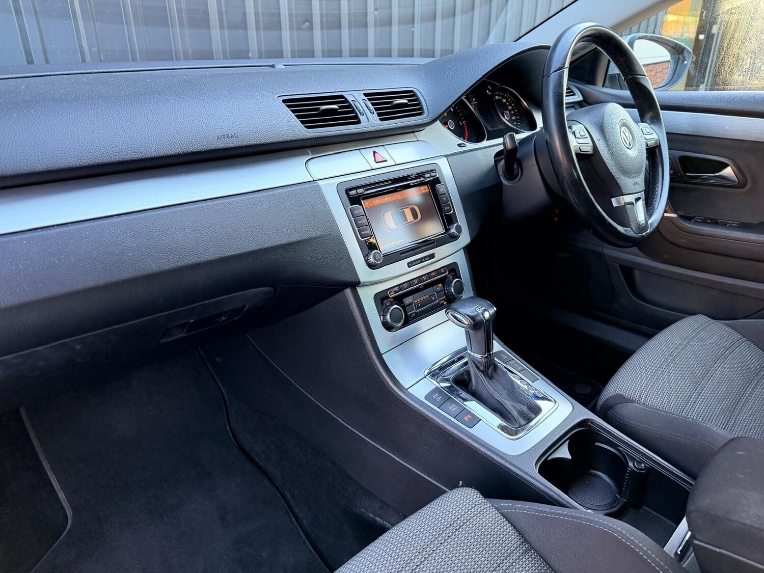 Used Volkswagen Passat 2010 for sale - 76372808: Photo 32