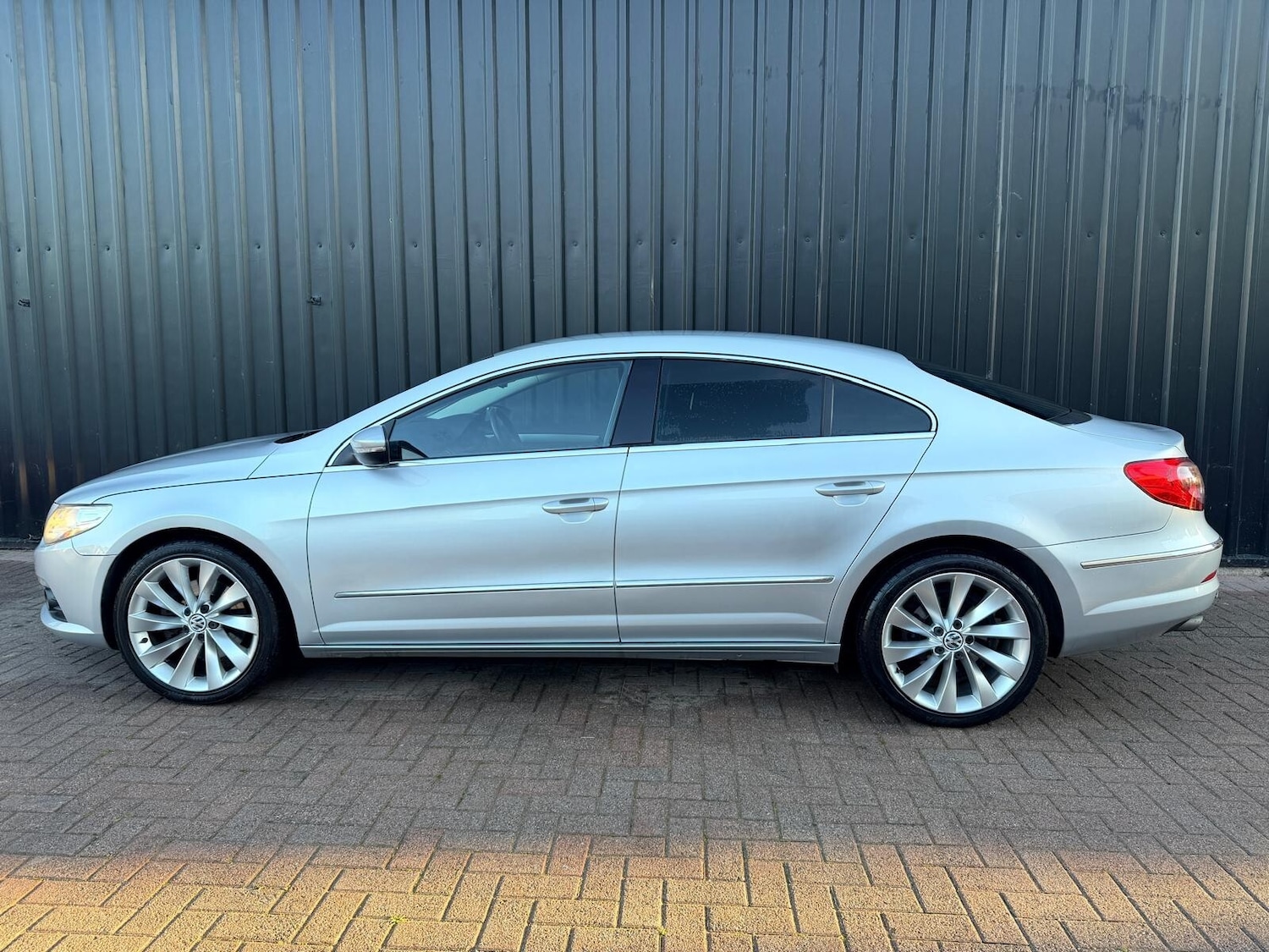 Used Volkswagen Passat 2010 for sale - 76372808: Photo 6