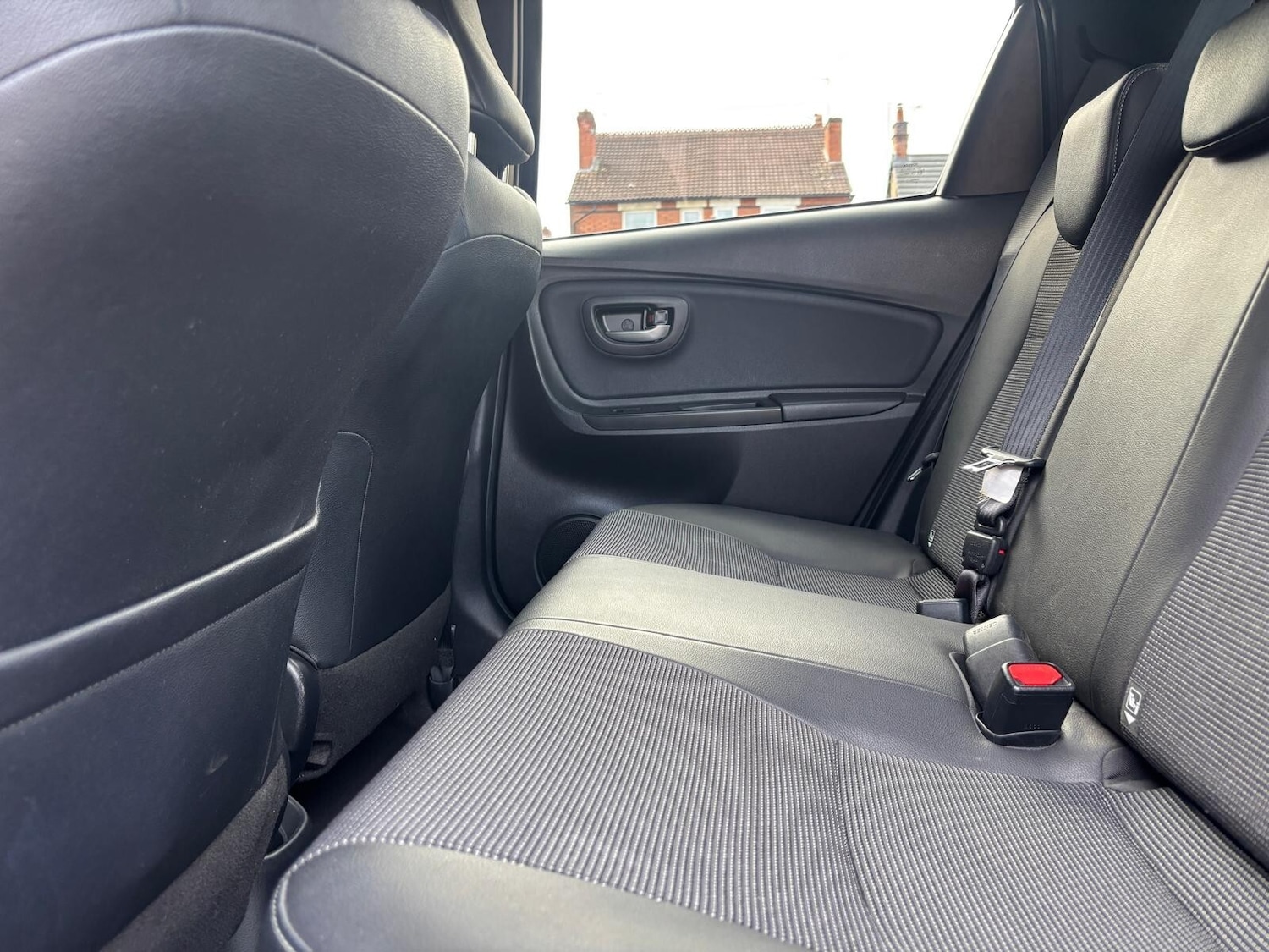 Used Toyota Yaris 2018 for sale - 76161469: Photo 23