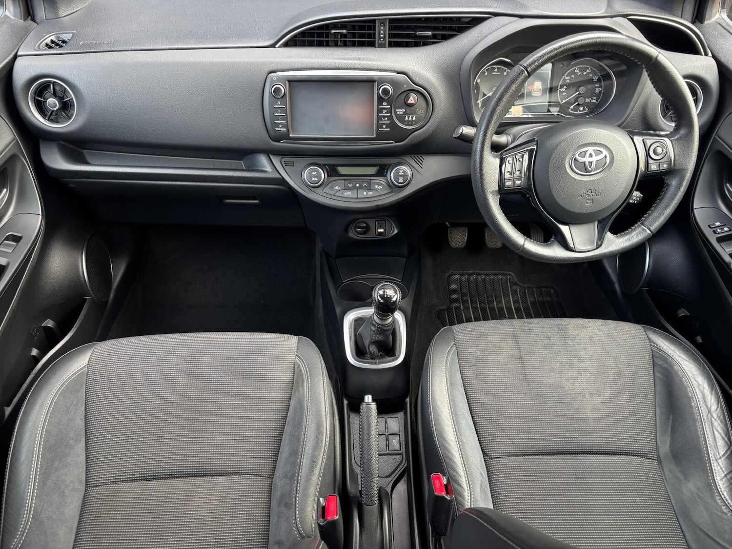 Used Toyota Yaris 2018 for sale - 76161469: Photo 24