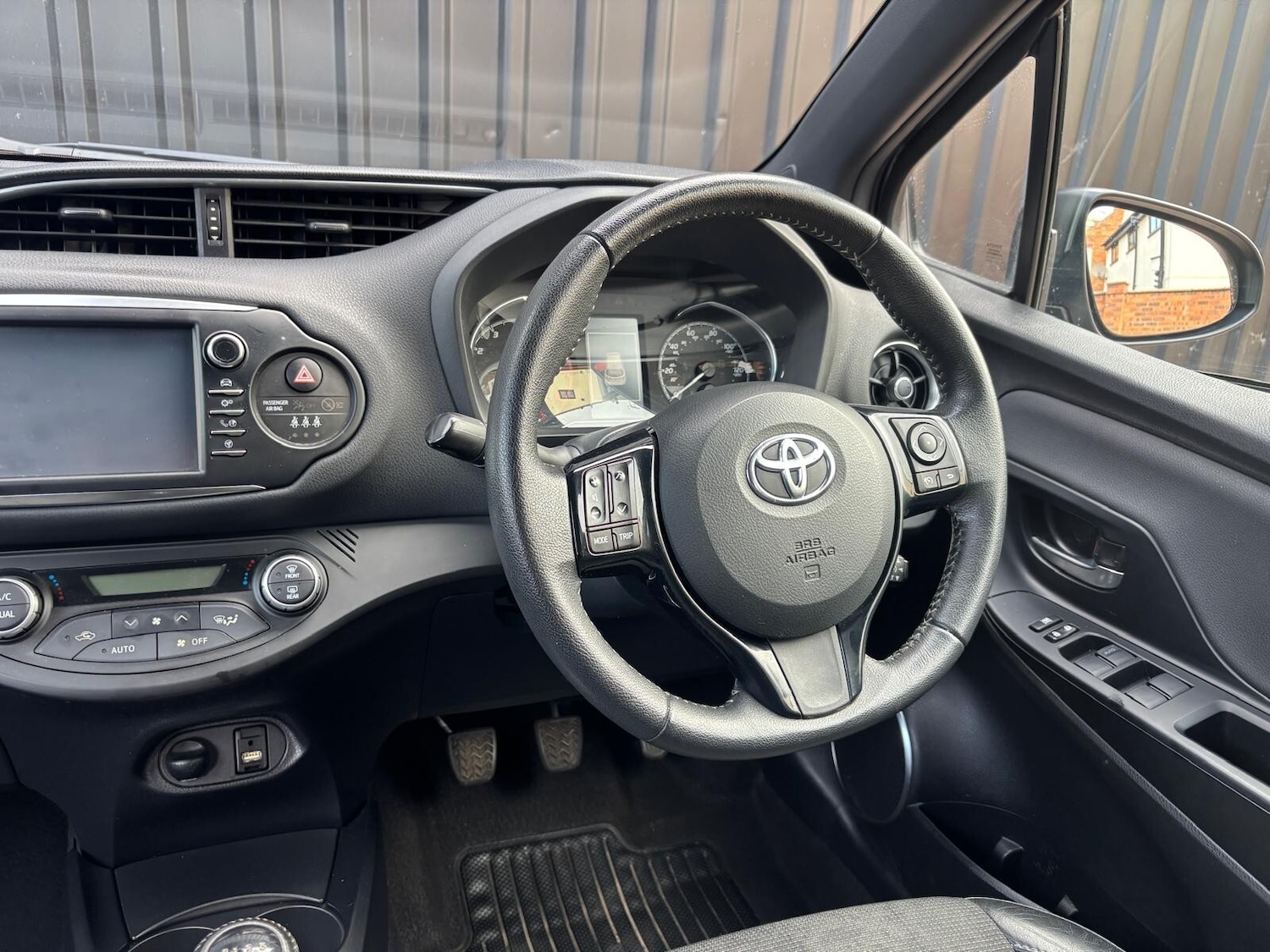Used Toyota Yaris 2018 for sale - 76161469: Photo 25