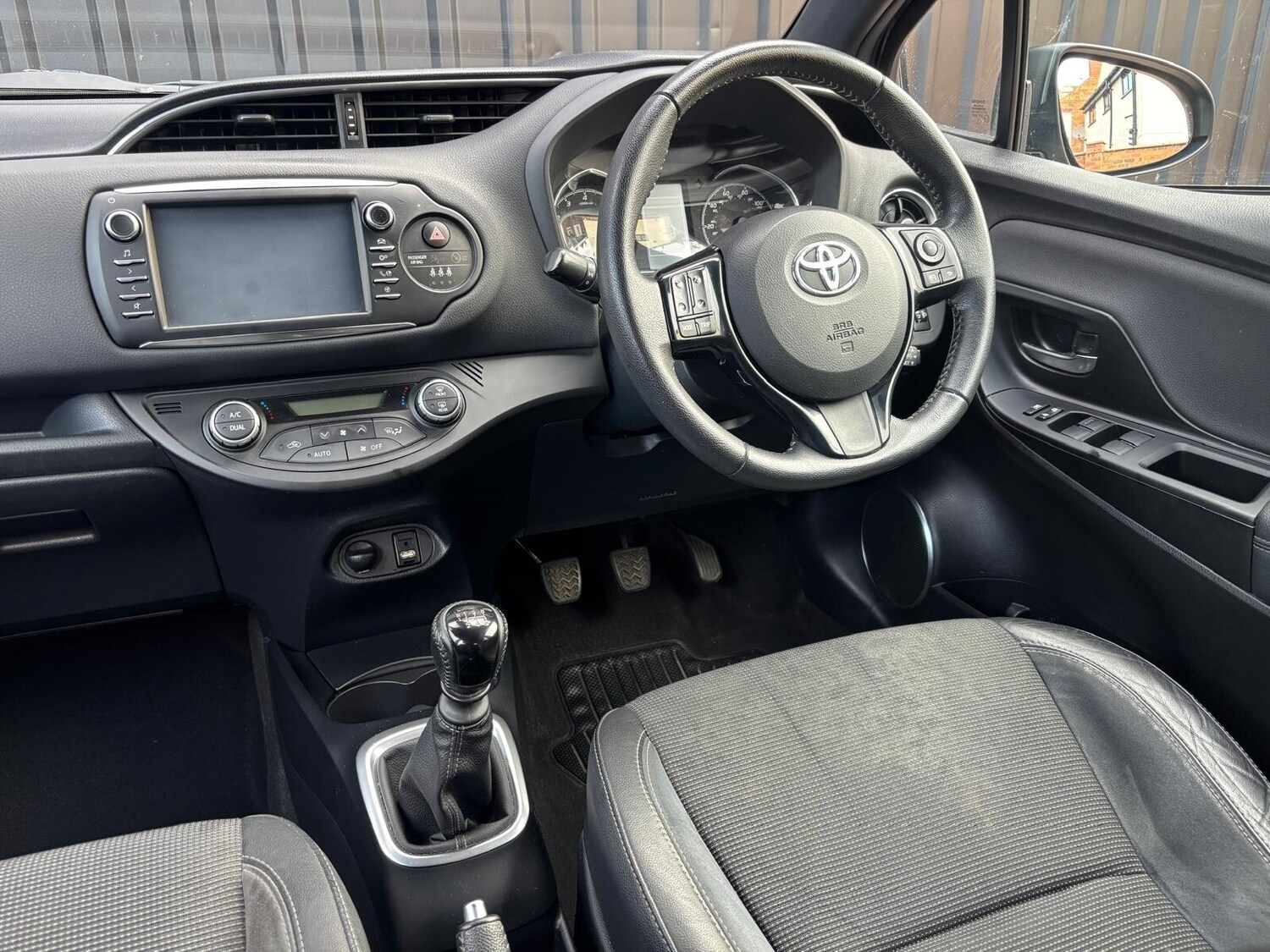 Used Toyota Yaris 2018 for sale - 76161469: Photo 27