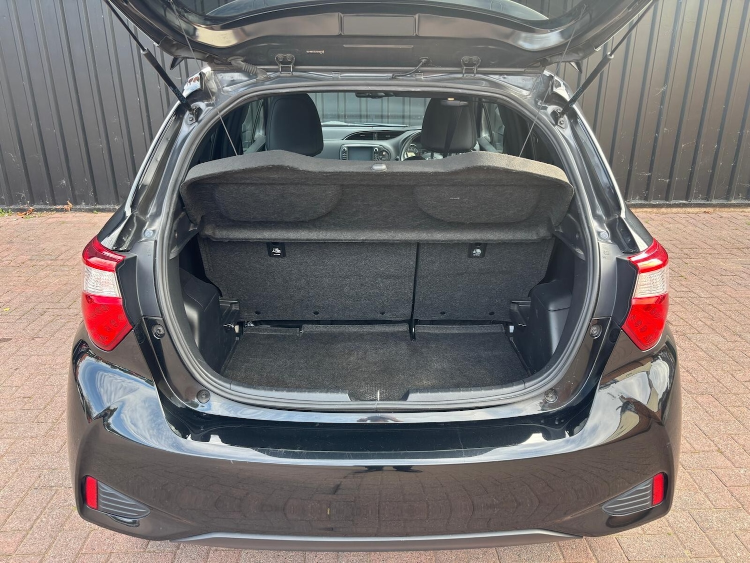 Used Toyota Yaris 2018 for sale - 76161469: Photo 9