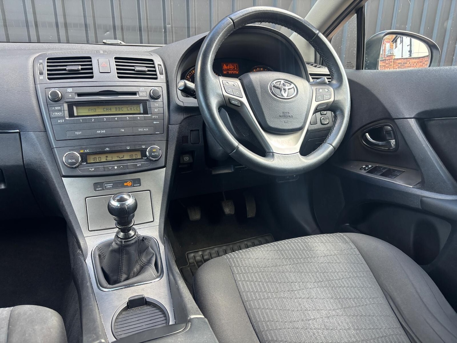 Used Toyota Avensis 2009 for sale - 76033740: Photo 28