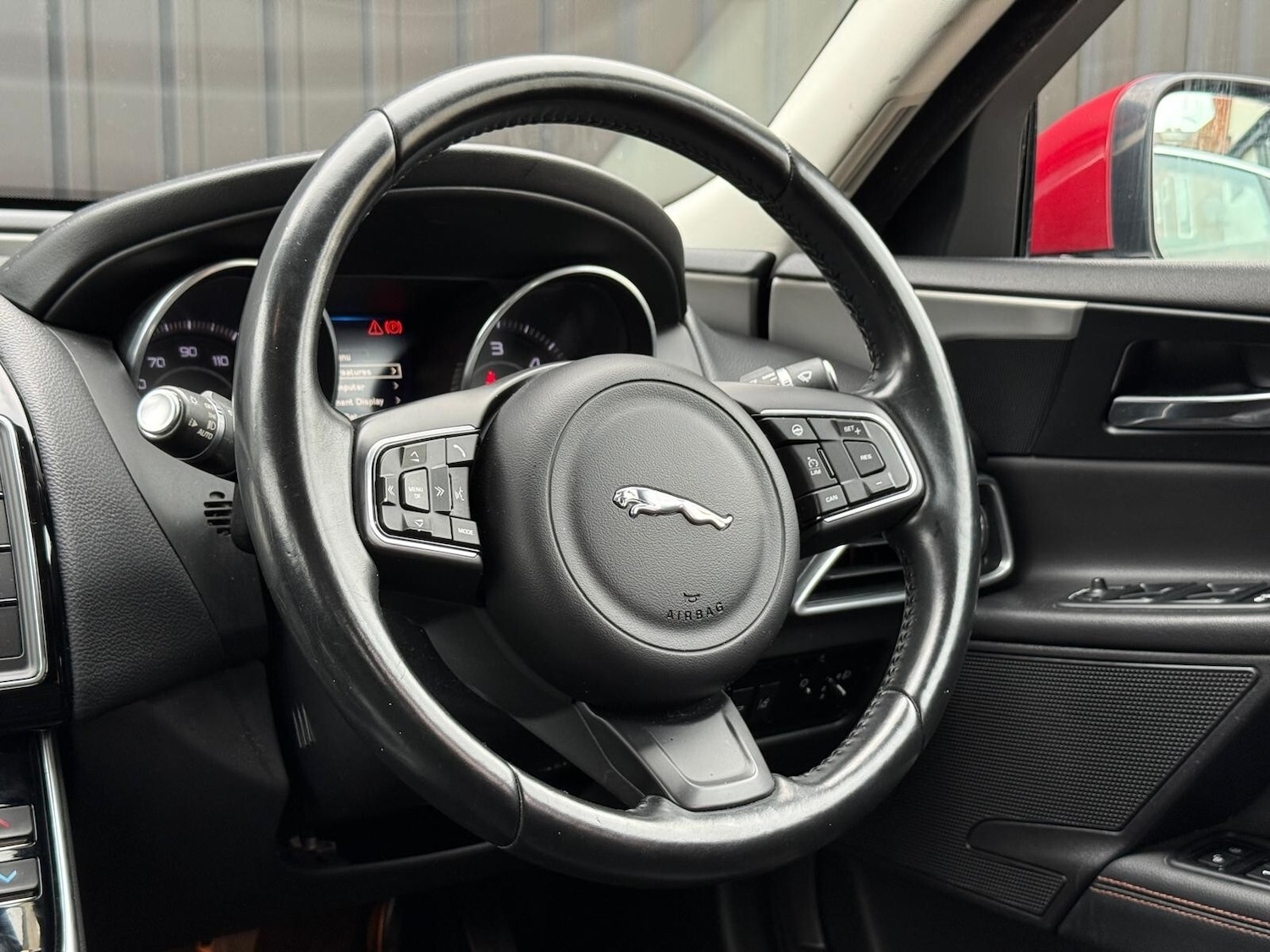 Used Jaguar XE 2016 for sale - 76458865: Photo 21