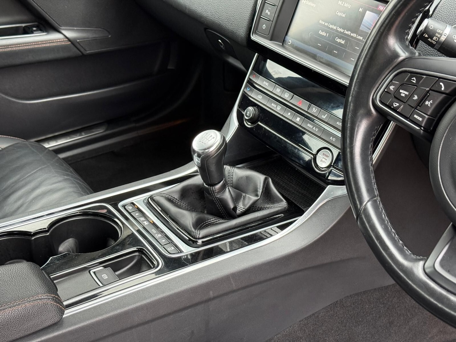 Used Jaguar XE 2016 for sale - 76458865: Photo 27