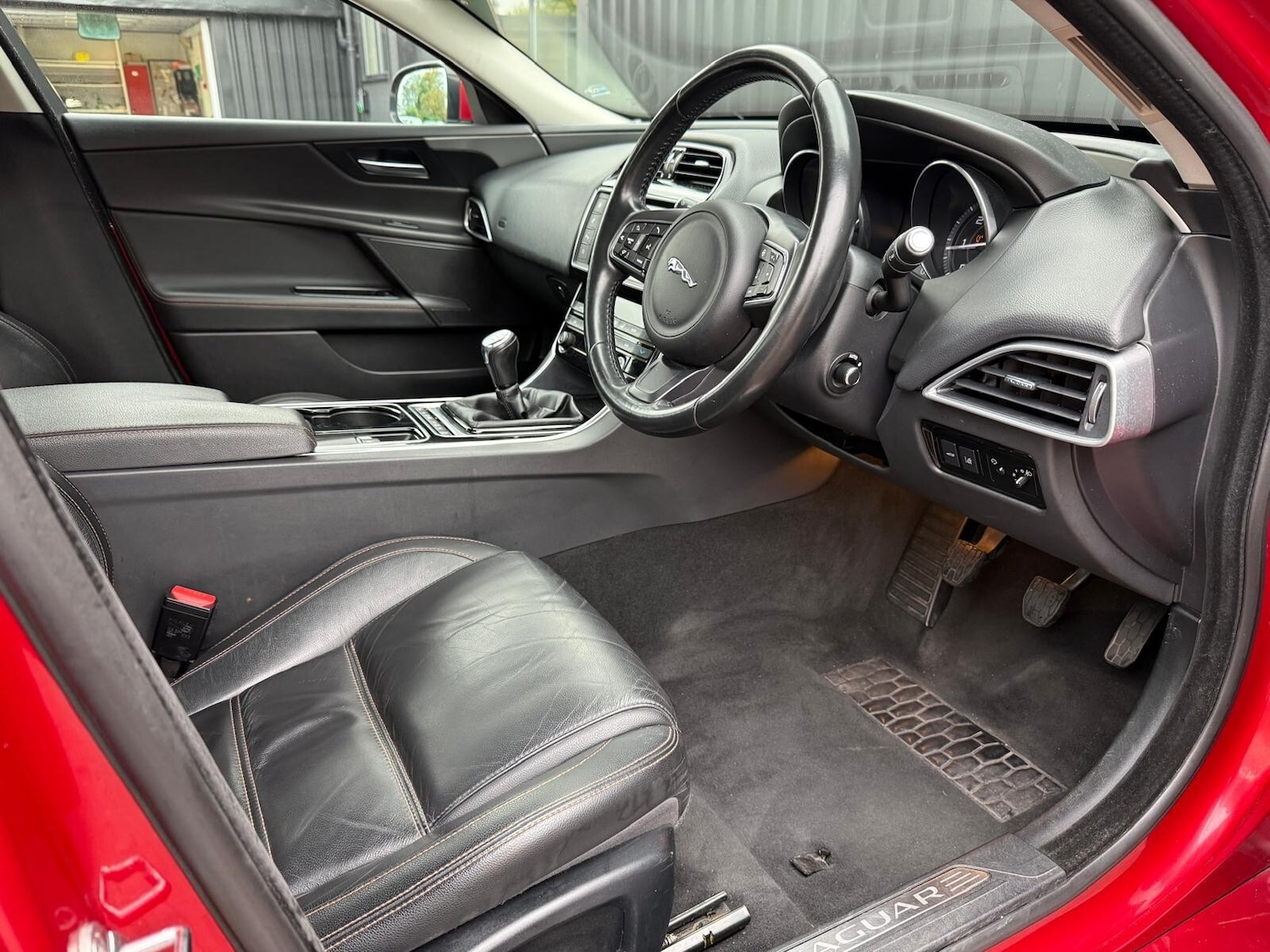 Used Jaguar XE 2016 for sale - 76458865: Photo 28