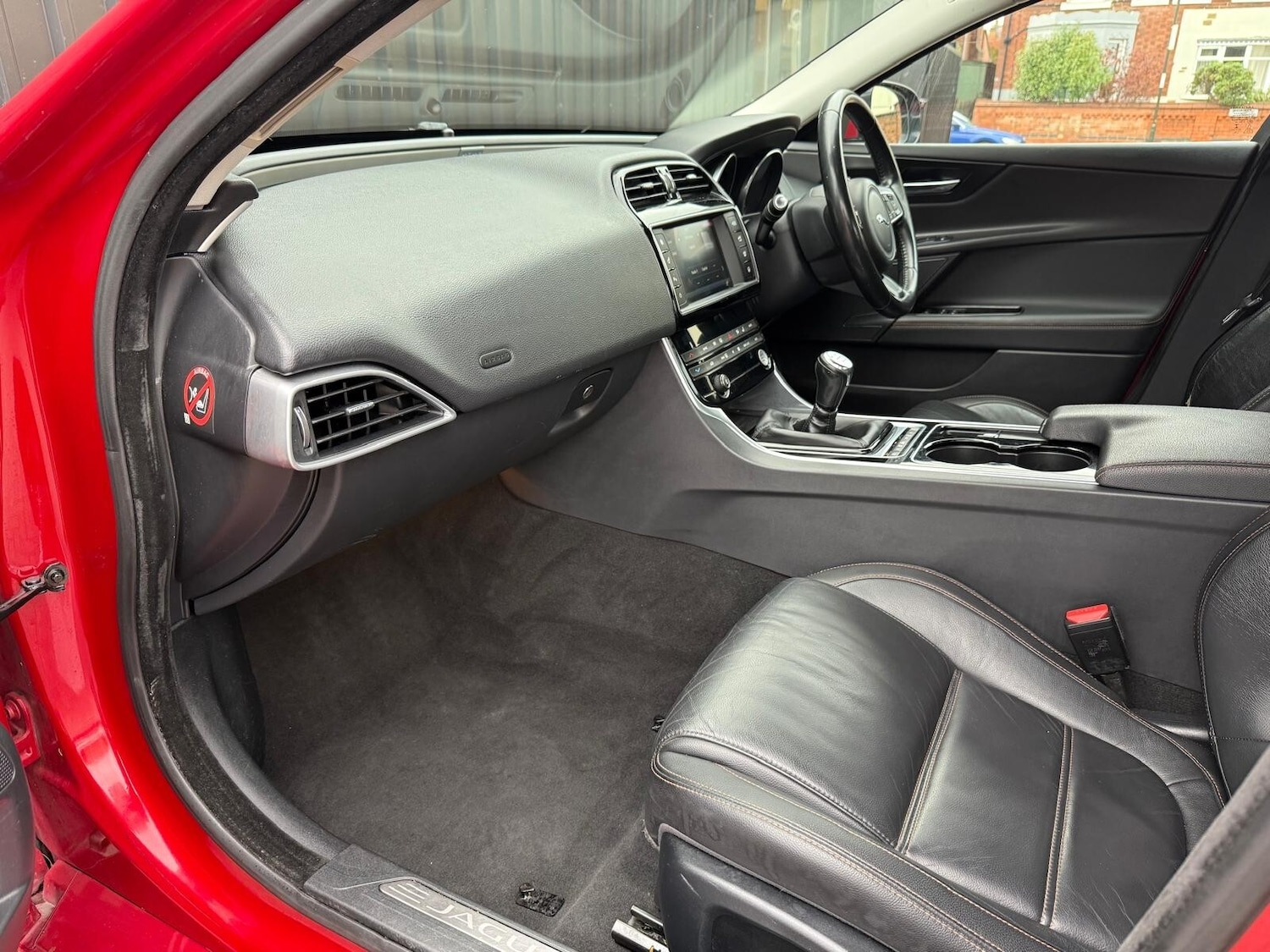 Used Jaguar XE 2016 for sale - 76458865: Photo 30