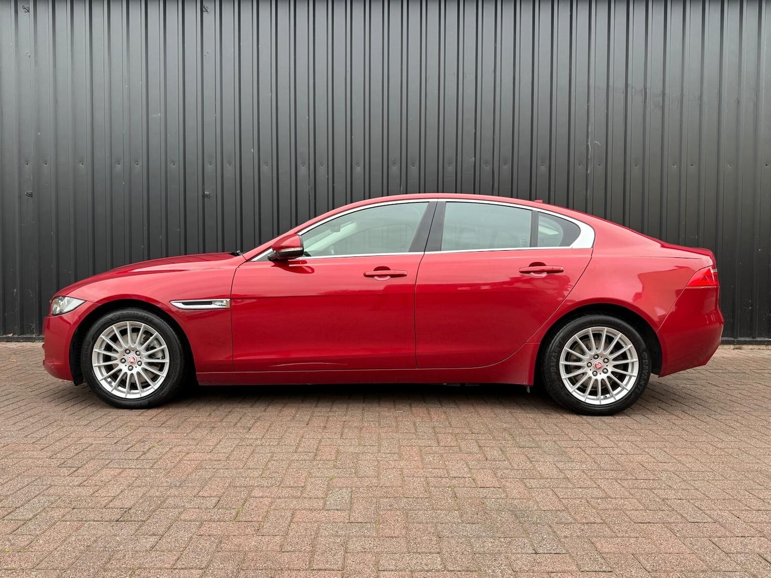 Used Jaguar XE 2016 for sale - 76458865: Photo 5