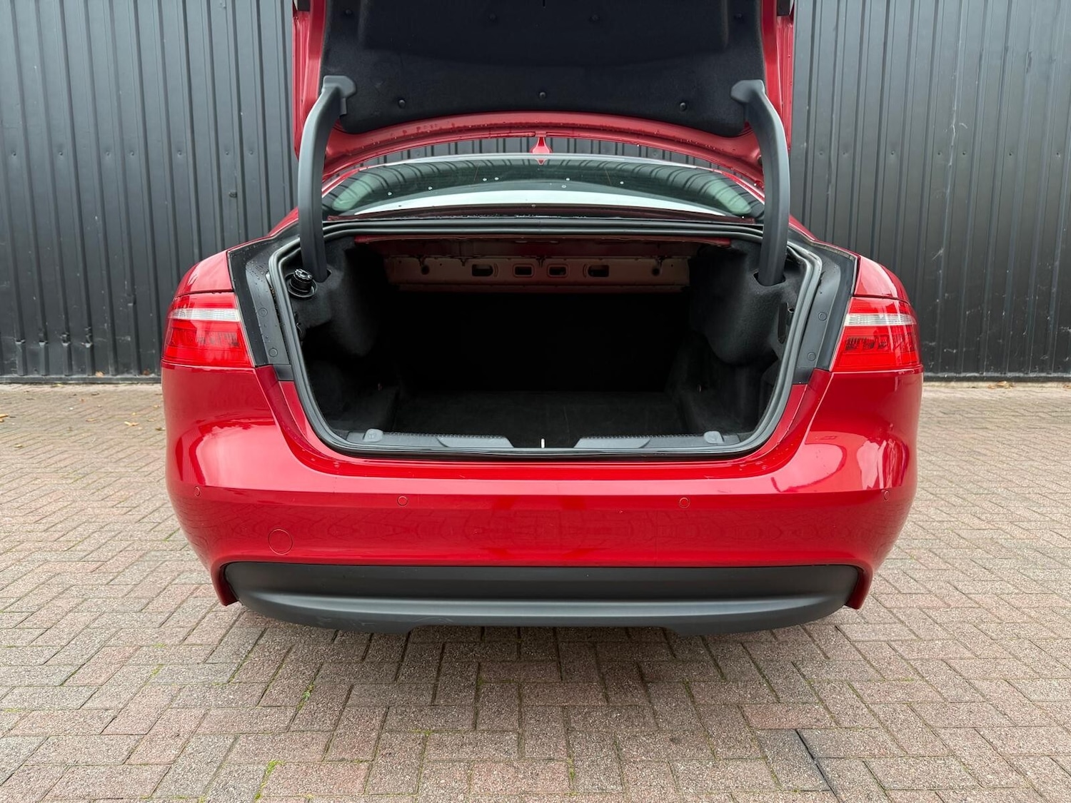 Used Jaguar XE 2016 for sale - 76458865: Photo 8