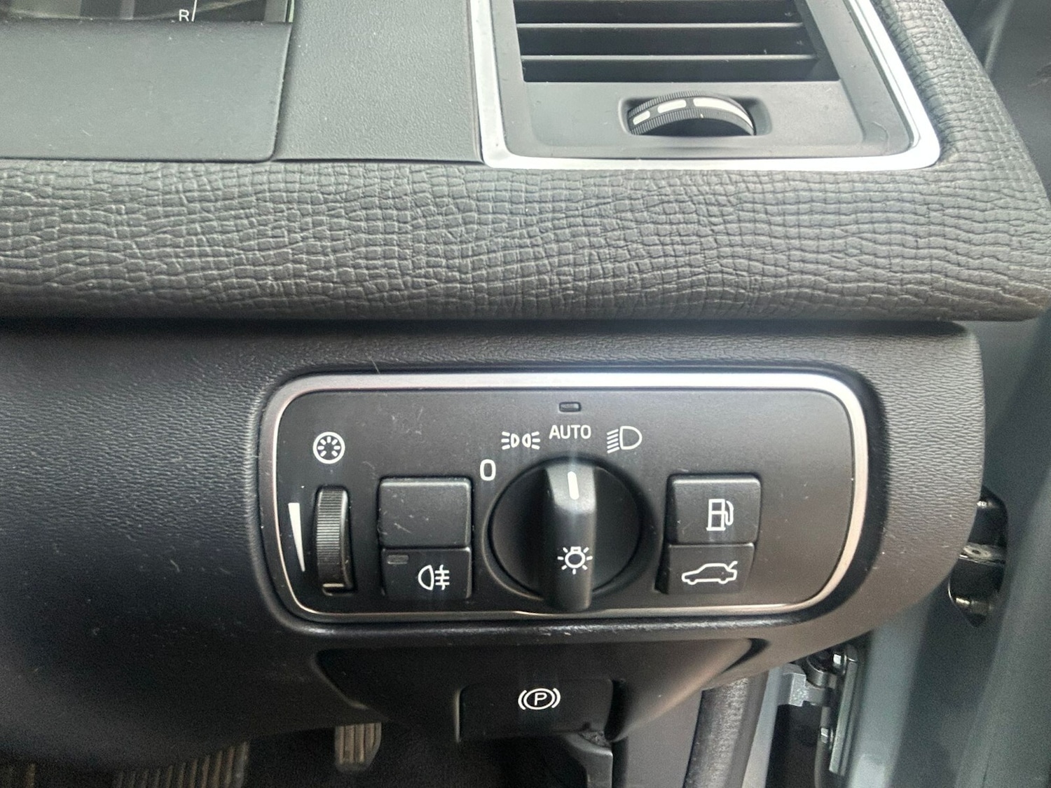 Used Volvo XC60 2015 for sale - 76914897: Photo 29