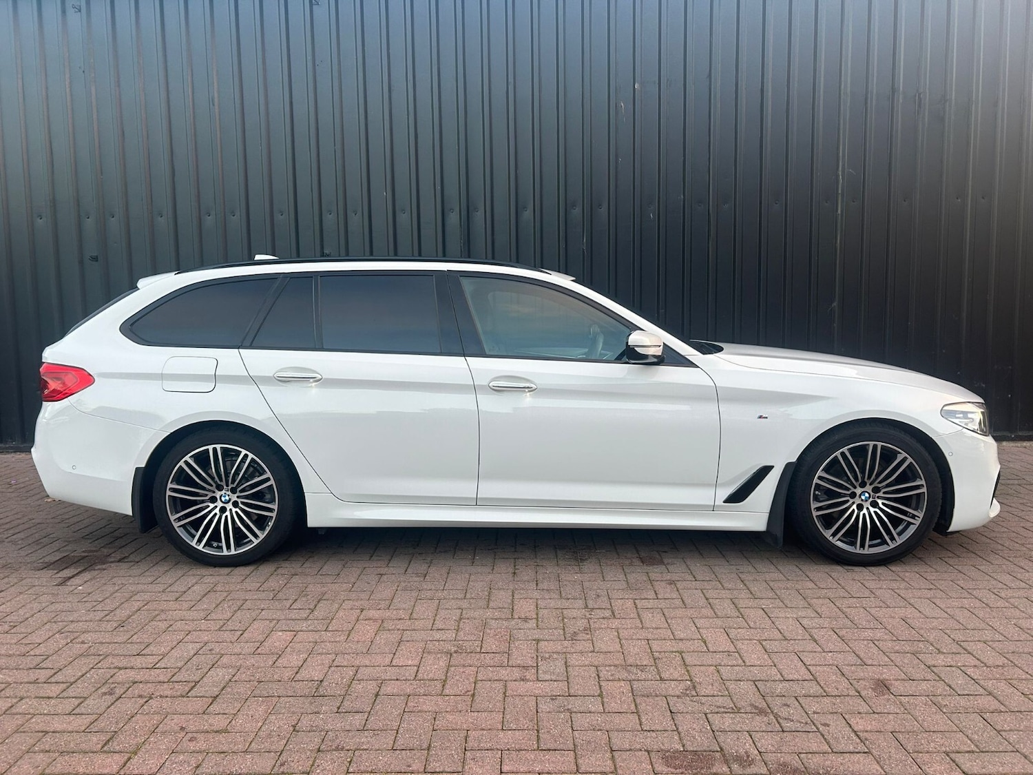 Used BMW 5 Series 2017 for sale - 76915061: Photo 3