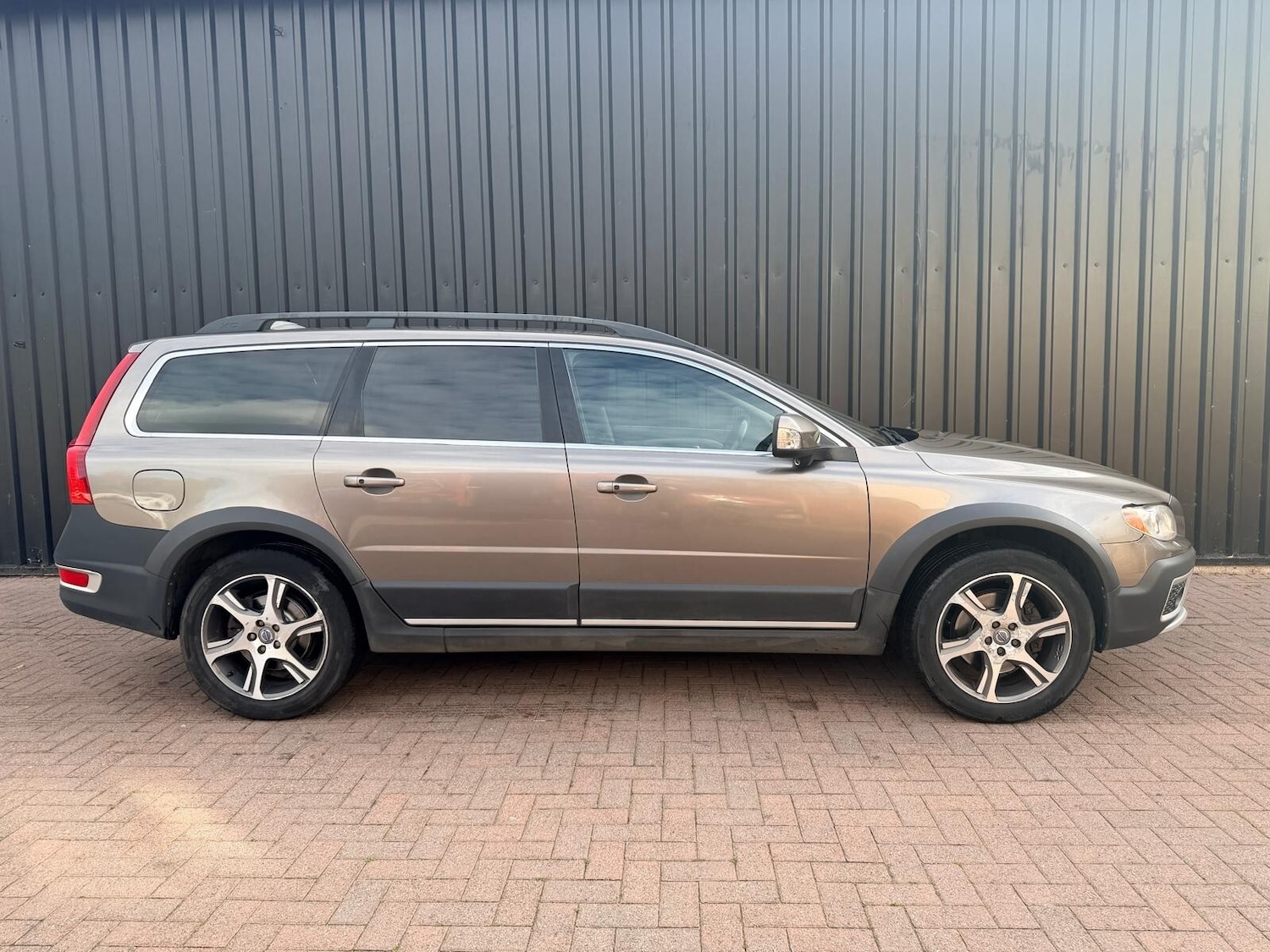 Used Volvo XC70 2011 for sale - 76361852: Photo 15