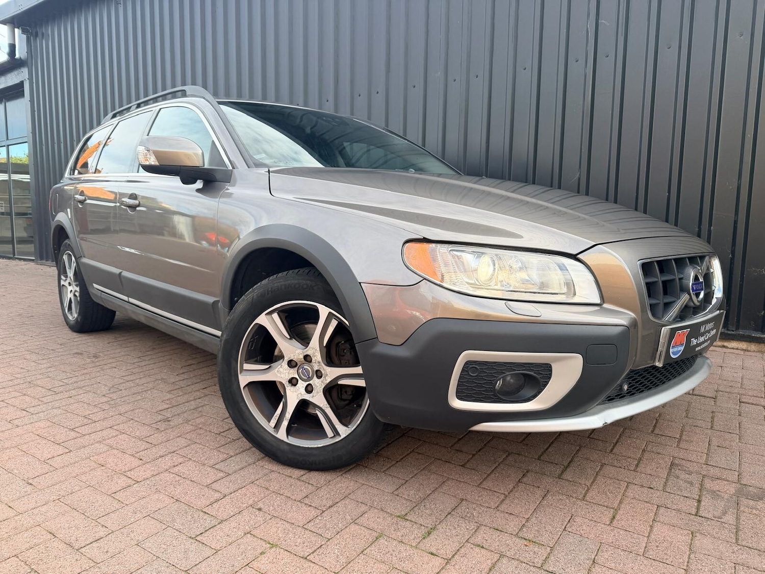 Used Volvo XC70 2011 for sale - 76361852: Photo 2
