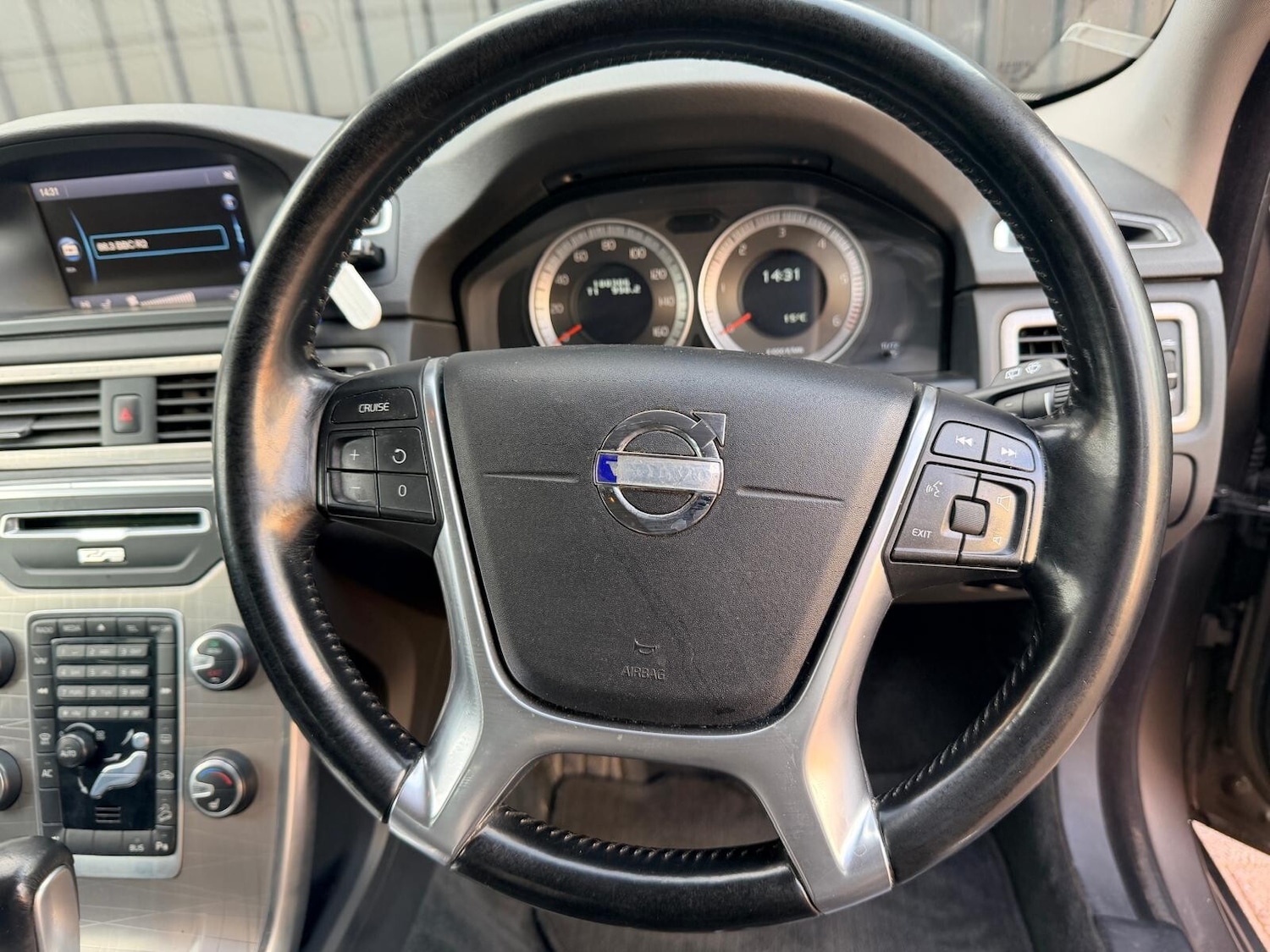Used Volvo XC70 2011 for sale - 76361852: Photo 32
