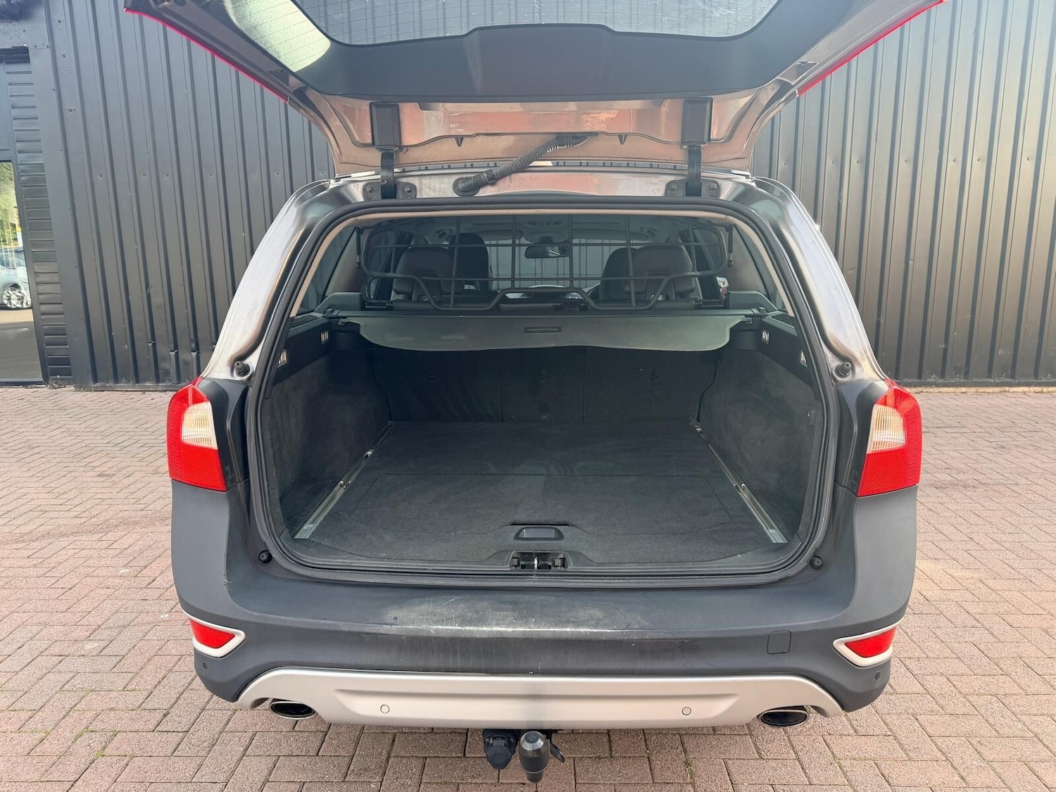 Used Volvo XC70 2011 for sale - 76361852: Photo 9
