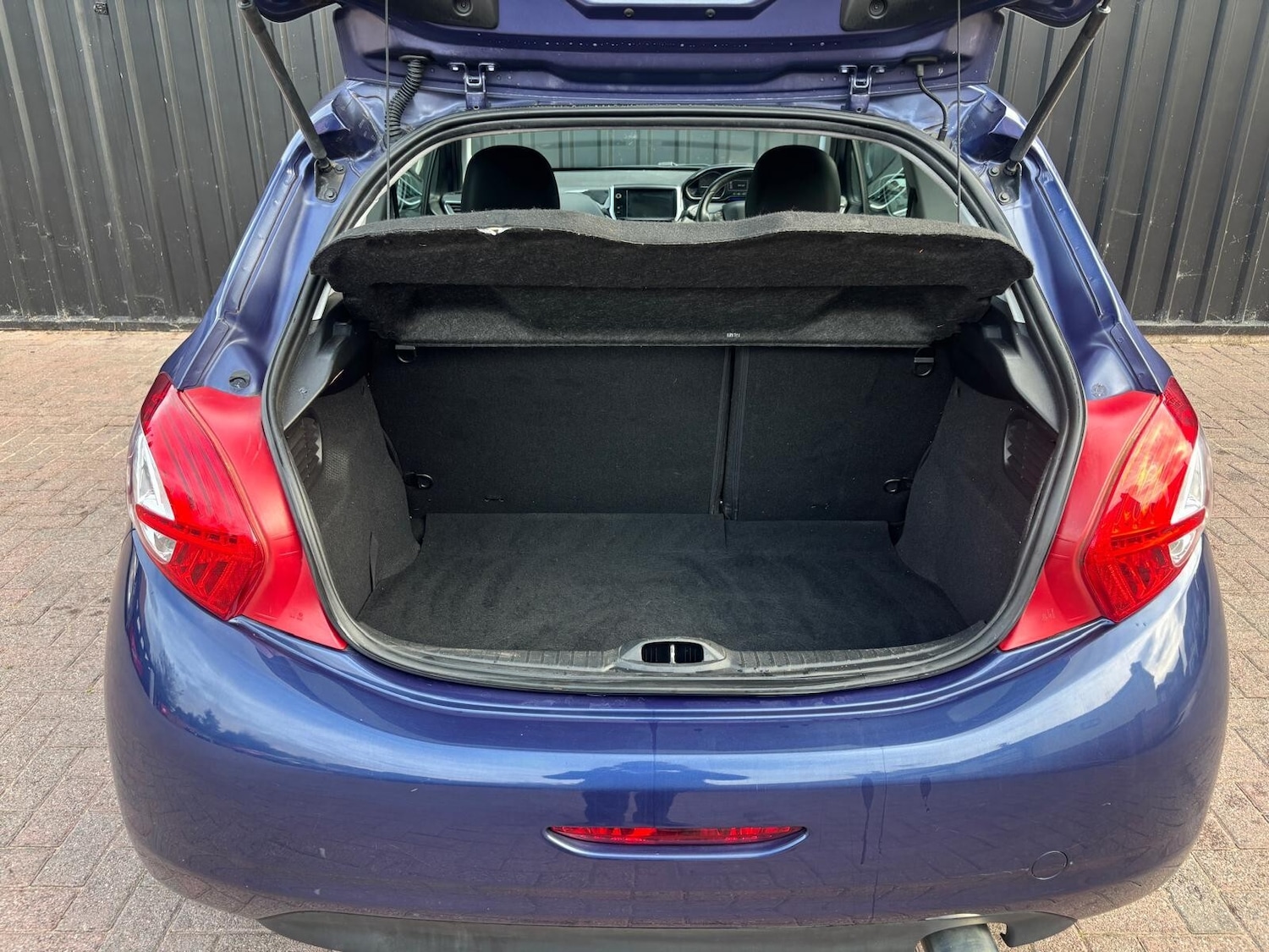 Used Peugeot 208 2013 for sale - 76428177: Photo 8